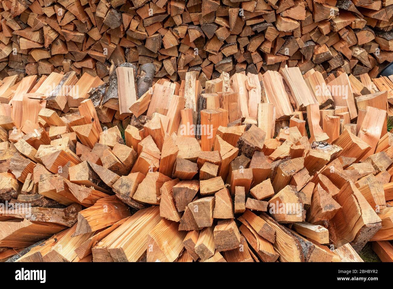Feuer und holz Fotos und Bildmaterial in hoher Auflösung Alamy