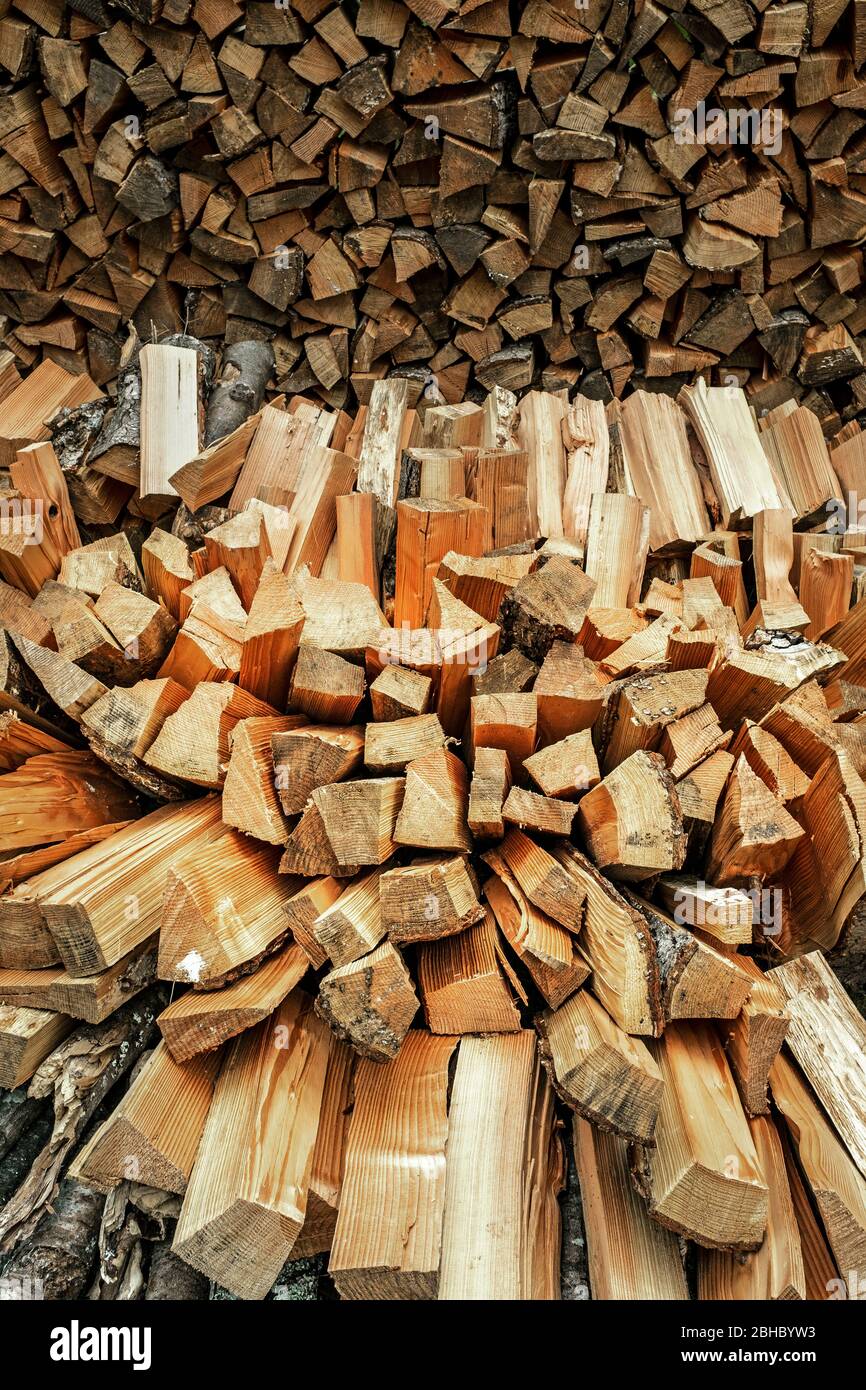 Feuer und holz Fotos und Bildmaterial in hoher Auflösung Alamy