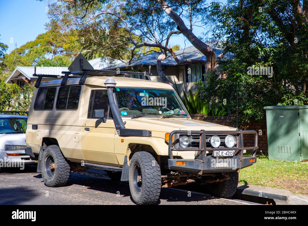 Robuster Toyota landcruiser Truppenträger 4WD für Überlandungen in Sydney, Australien Stockfoto