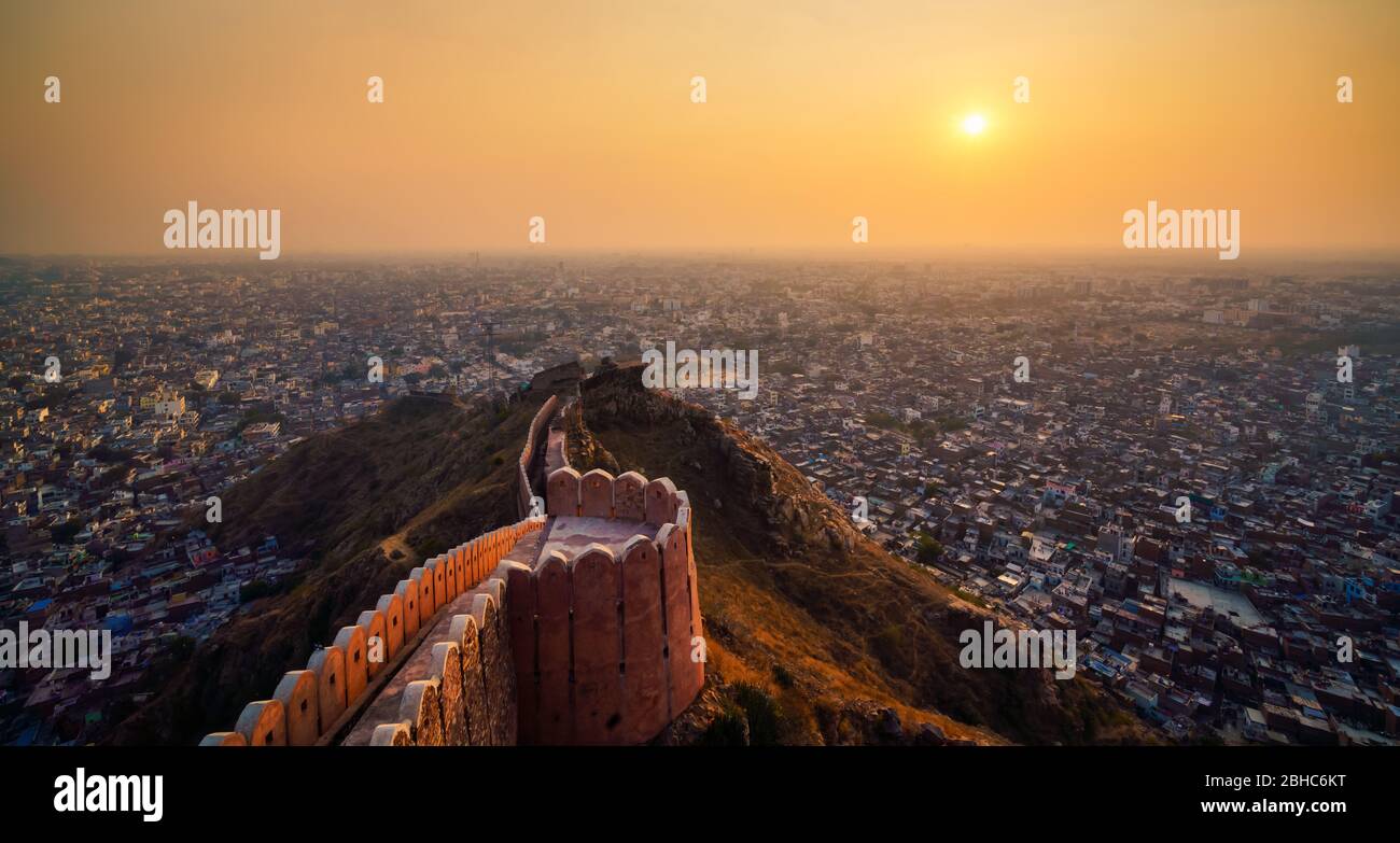 Luftaufnahme von Nahargarh Fort bei Sonnenuntergang, Jaipur City, Rajasthan, Indien Stockfoto