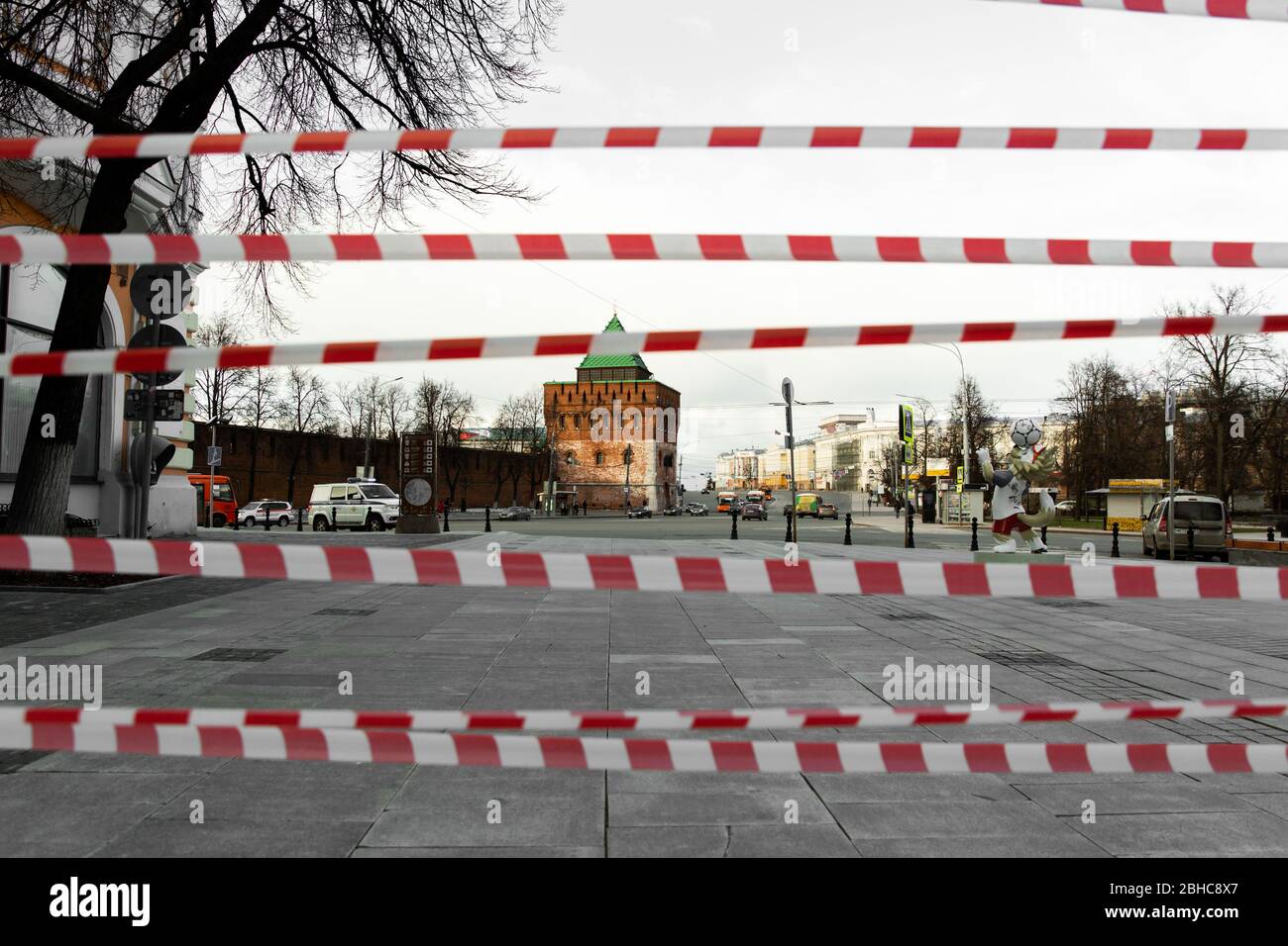 Russland, Nischni Nowgorod - 23. Mai 2020: Minin und Poscharski Platz ohne Menschen. Straßensperren. Stockfoto