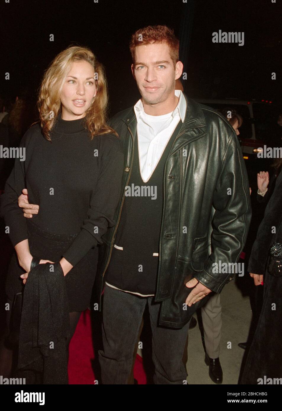 LOS ANGELES, CA. c. 1995: Sänger Harry Connick Jr & Frau Jill Goodacre. Foto © Paul Smith/Featureflash Stockfoto