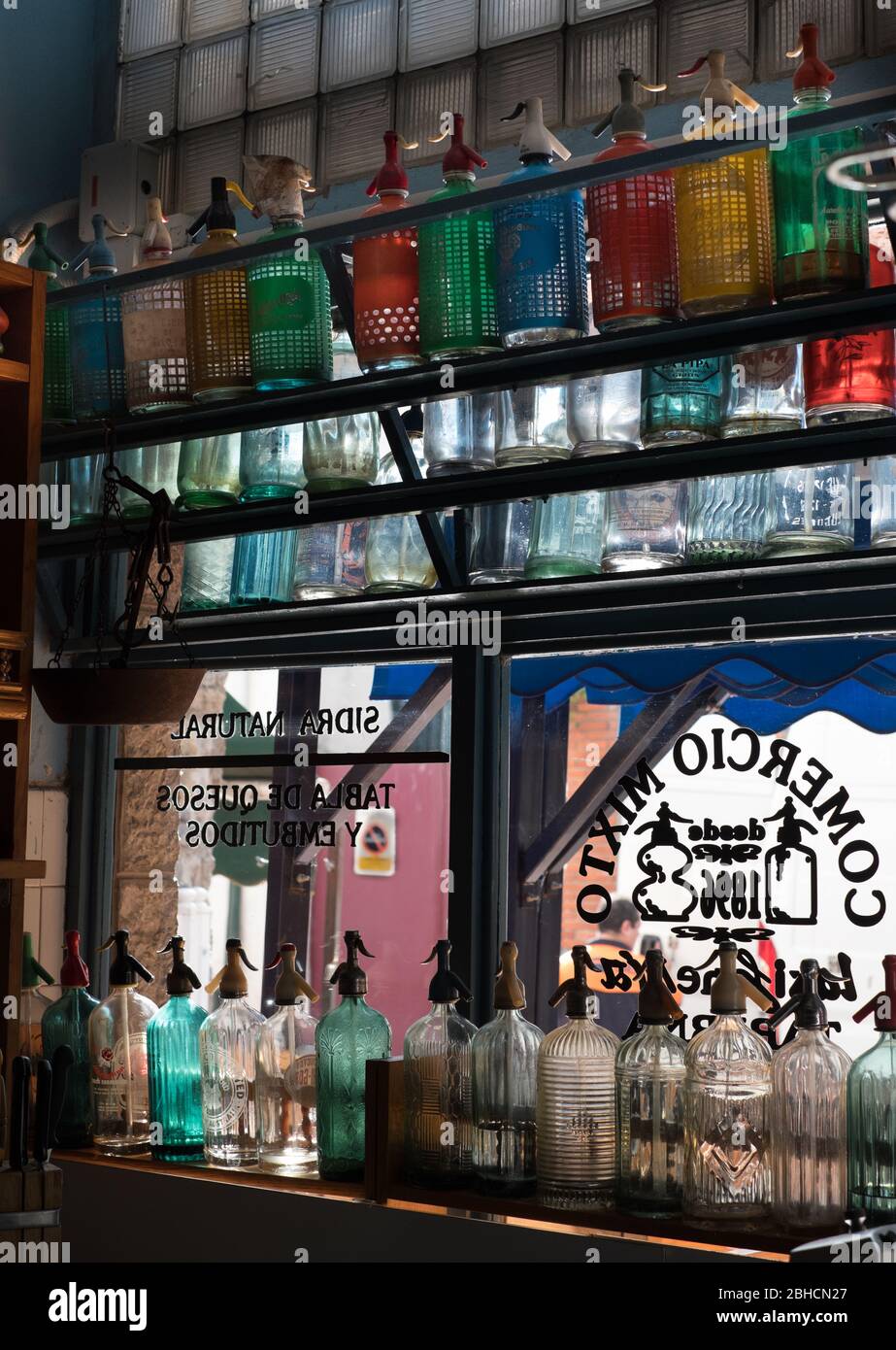 In der CiderBar La Sifonería in Cangas de Onís, Asturien, Nordspanien