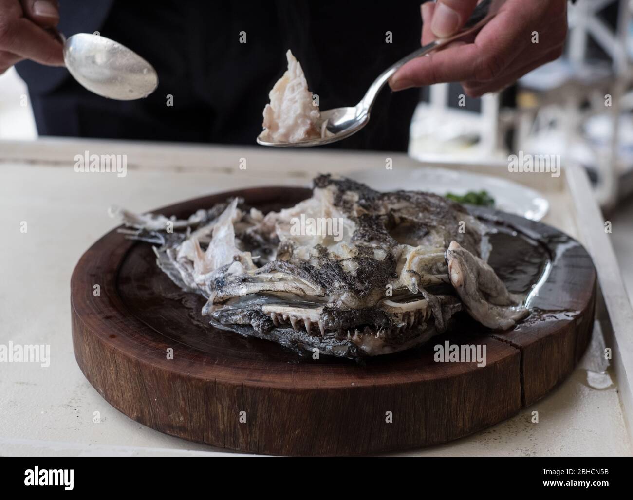 Der Pike-Chef wird im Restaurant Casa Marcial des Küchenchefs Nacho Manzano serviert, das mit zwei Michelin-Sternen ausgezeichnet wurde. Das Restaurant befindet sich in La Salgar, Asturien, Nordspanien Stockfoto