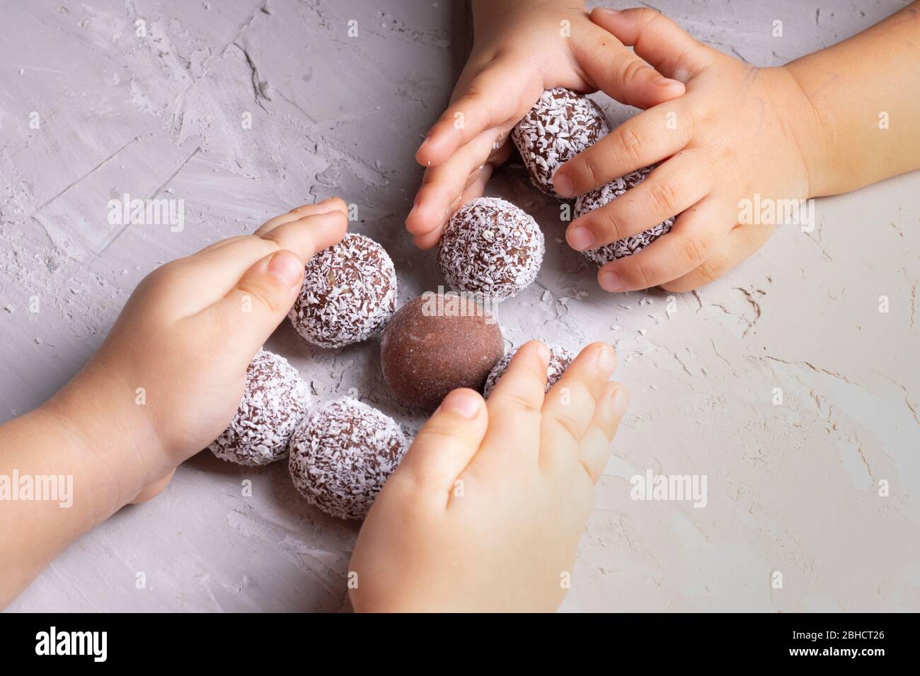 Menschen, die Schule Energie Bälle Frühstück. Keine Zuckermahlzeit. Kopierbereich für Designer Stockfoto