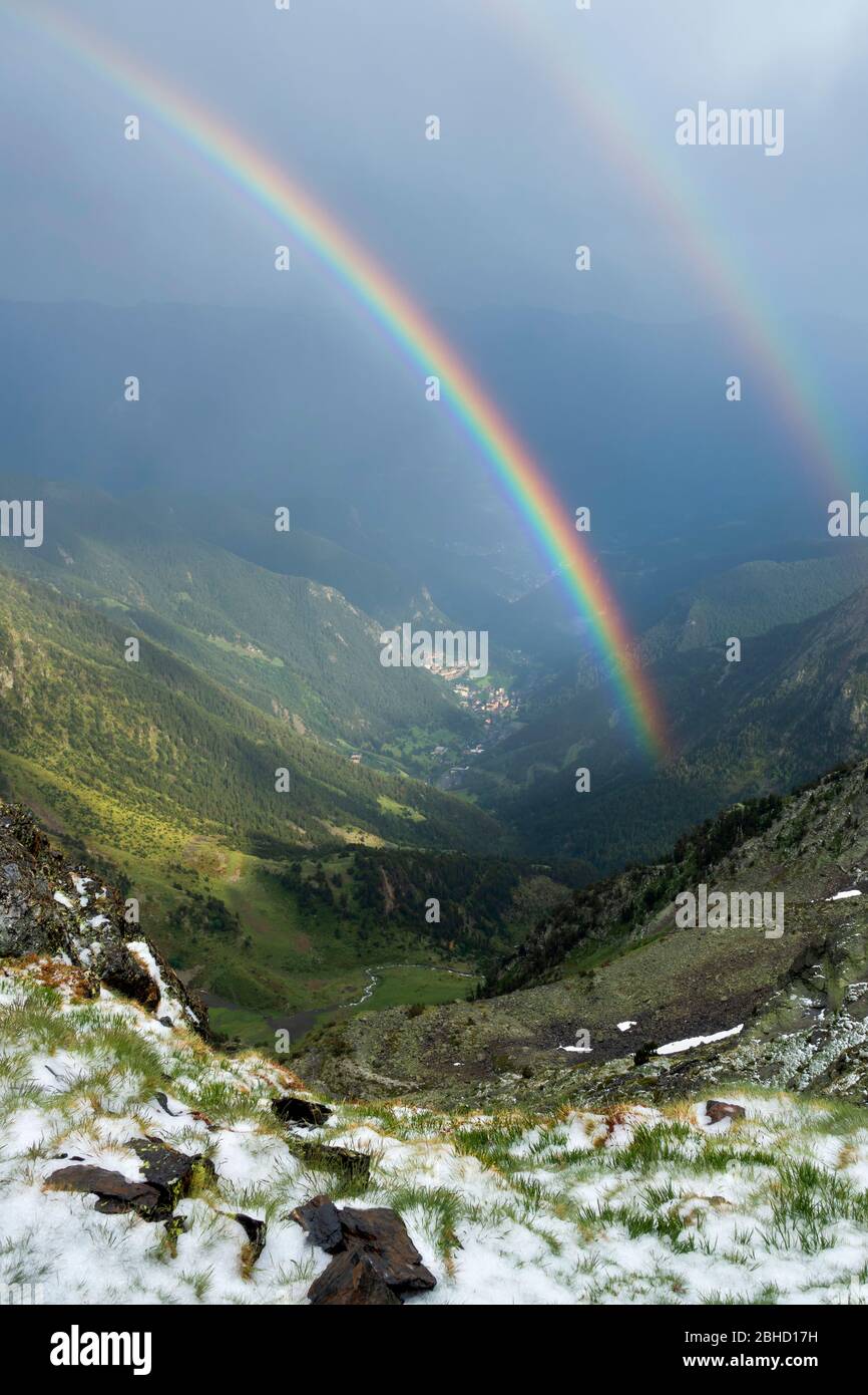 Doppel rainbow.Comapedrosa Naturpark.Andorra Stockfoto