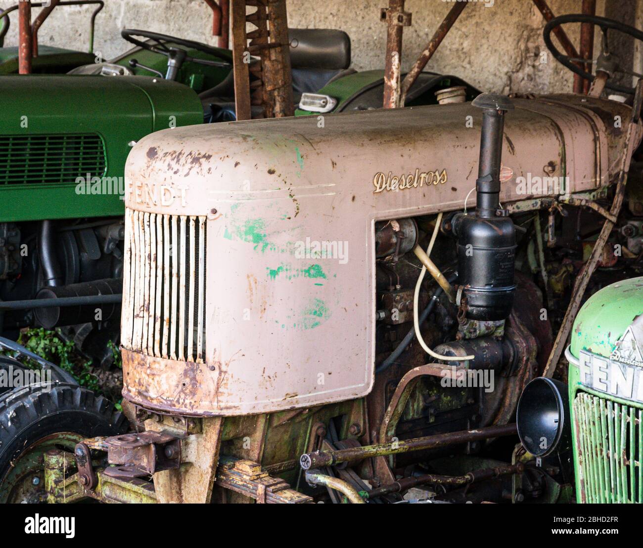 Fendt Dieselross F15 G '1950–56. Alter Fandt Traktor ATA ein Bauernhof in Südtirol, Norditalien, Europa - 7. januar 2019 Stockfoto