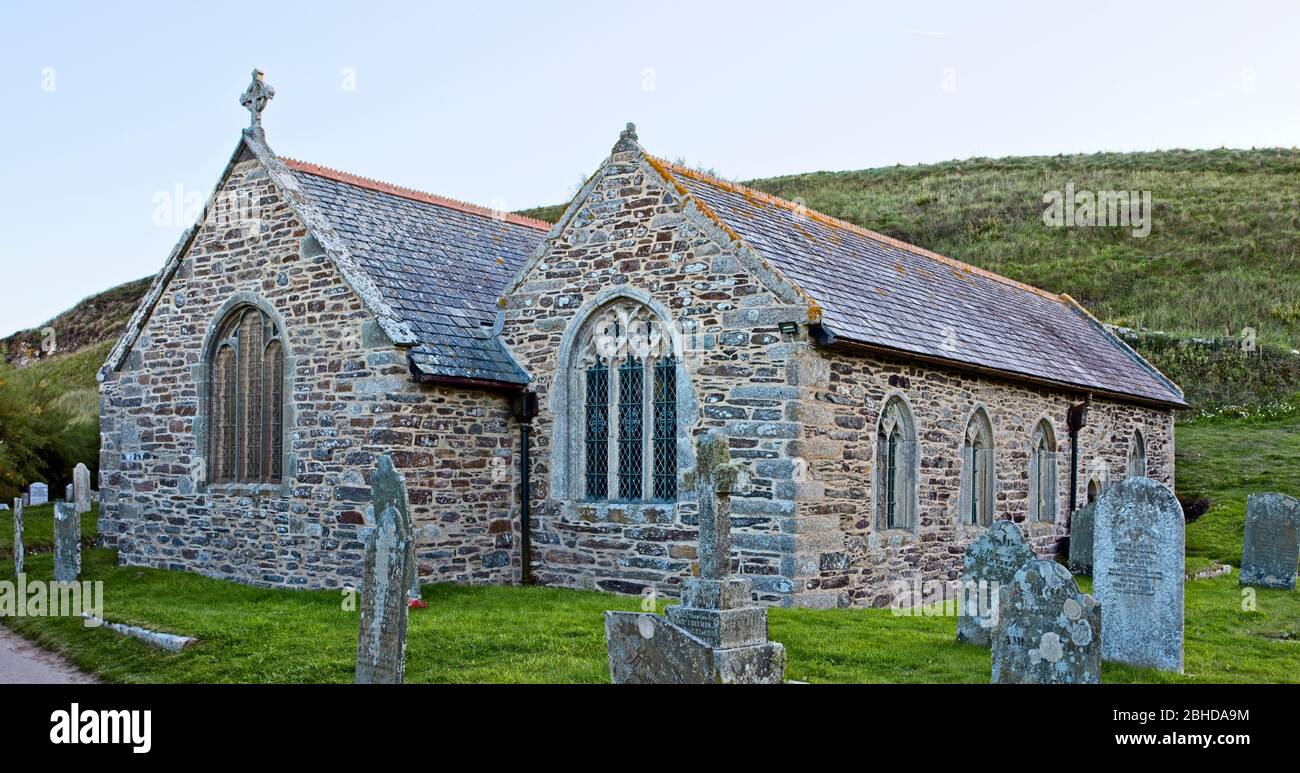 Die St. Winwaloe's Church aus dem 15. Jahrhundert, Gunwalloe, Cornwall, England, Großbritannien. Stockfoto