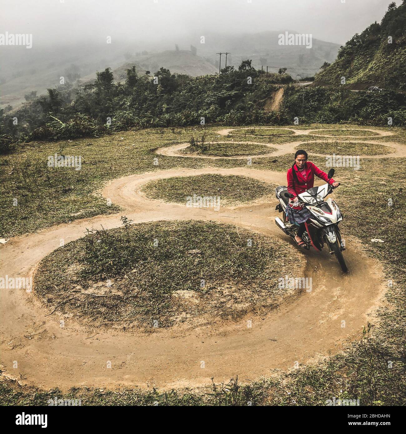 Motorrad fahren lernen -Fotos und -Bildmaterial in hoher Auflösung – Alamy