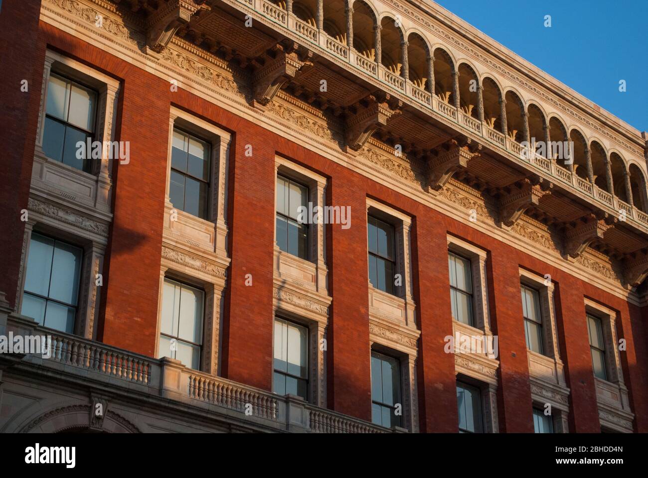 Viktorianische Architektur Henry Cole Wing Exhibition Road Red Brick Stone V&A Museum, Cromwell Road, Knightsbridge, London SW7 von Aston Webb Stockfoto