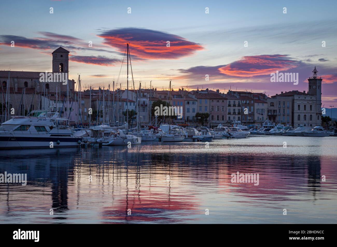 Morgendämmerung über dem Hafen von La Ciotat, Bouches-du-Rhone, Cote d'Azur, Provence Frankreich Stockfoto