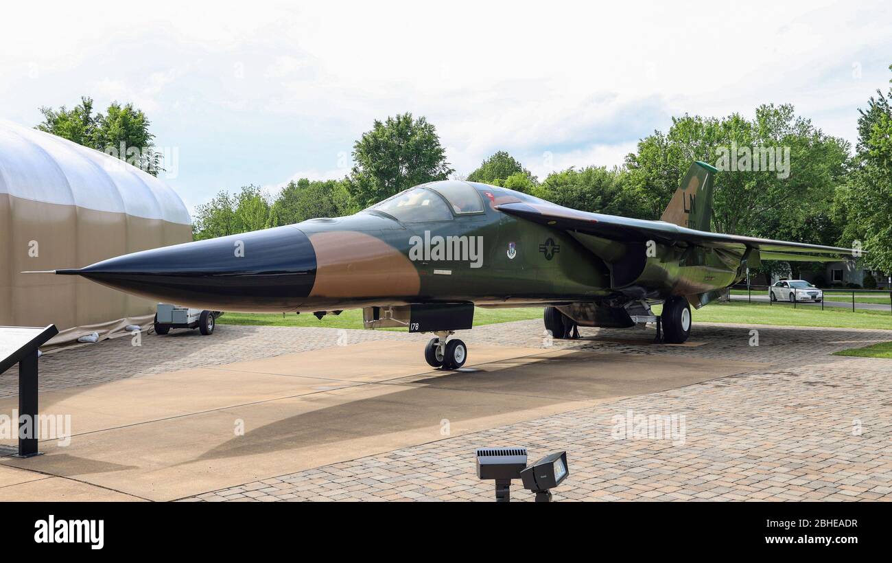 General Dynamics F-111 Aardvark Angriff Flugzeug auf den Abflug im Aviation Heritage Park, Bowling Green, Kentucky, USA Stockfoto