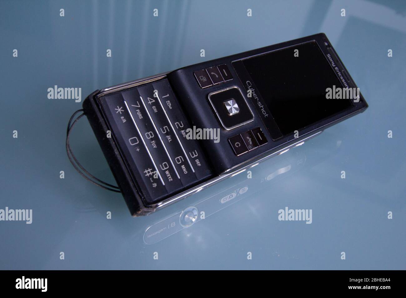Sony Ericsson Cyber-shot C905 Vintage-Mobiltelefon Stockfoto