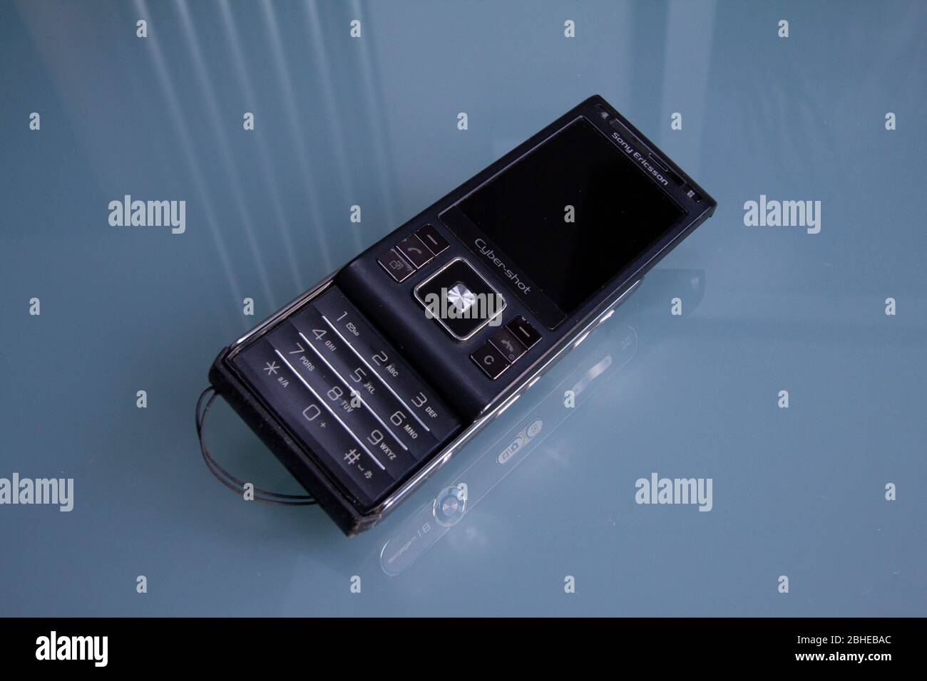 Sony Ericsson Cyber-shot C905 Vintage-Mobiltelefon Stockfoto