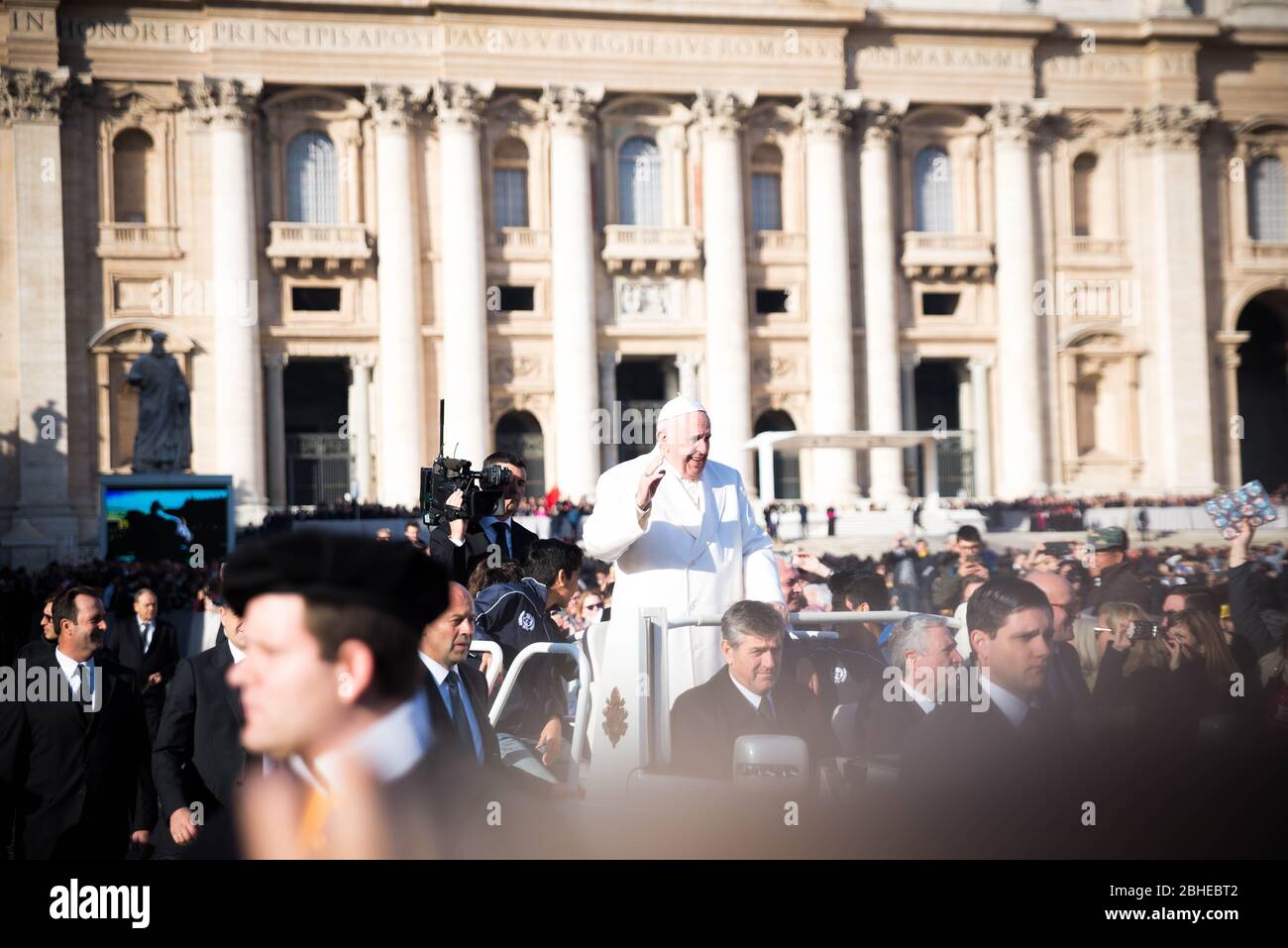 Vatikanstadt - November 28 2020: Pfingstrose wartet auf die wöchentliche öffentliche Päpste-Gemeinde Stockfoto