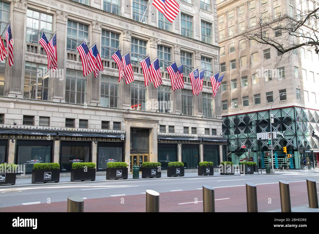 Saks Fifth Avenue während der Schließung des Coronavirus, New York City, geschlossen. Stockfoto