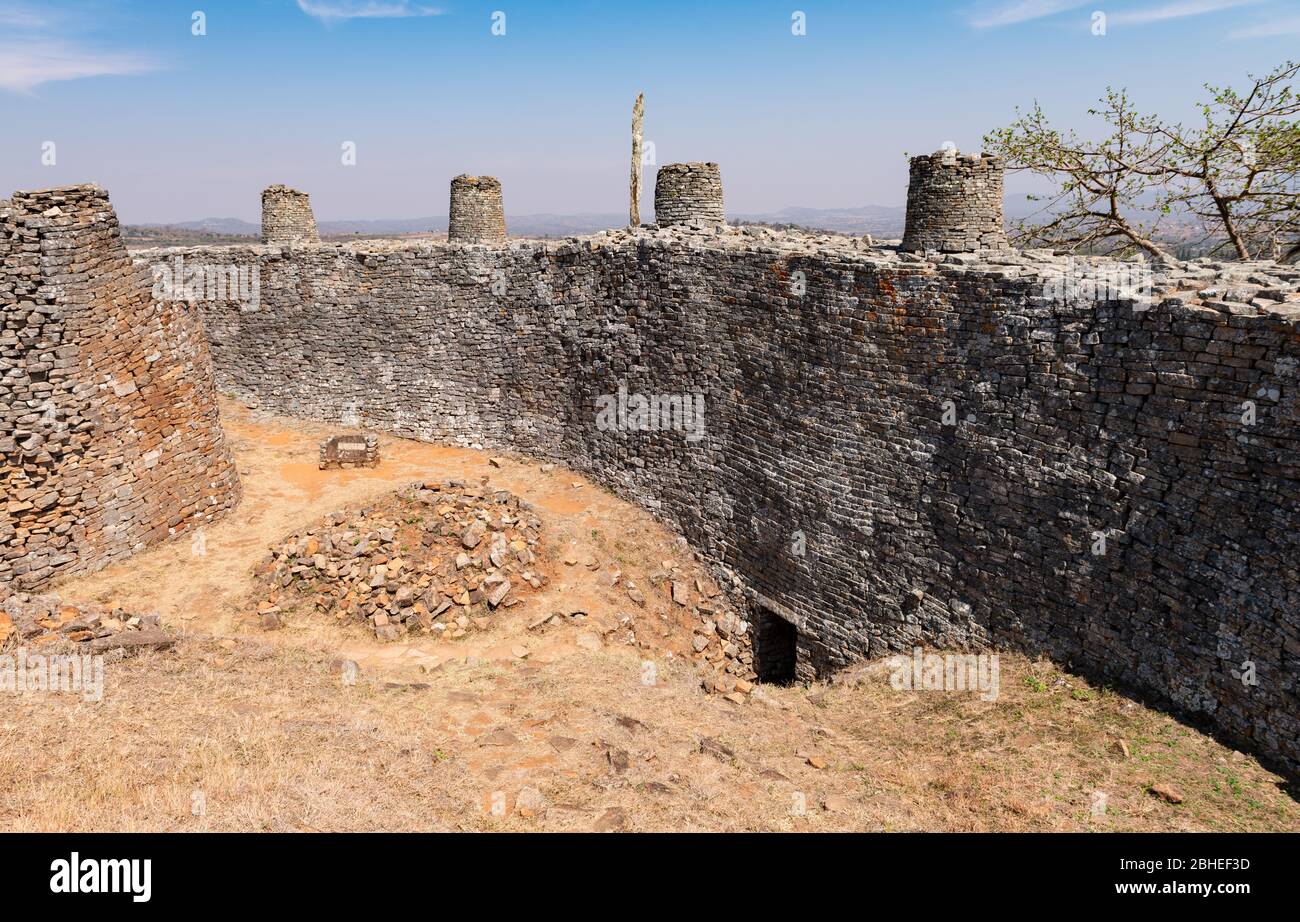 Alte Ruinen von Groß-Simbabwe (Südafrika) in der Nähe des Mutirikwe-Sees Stockfoto