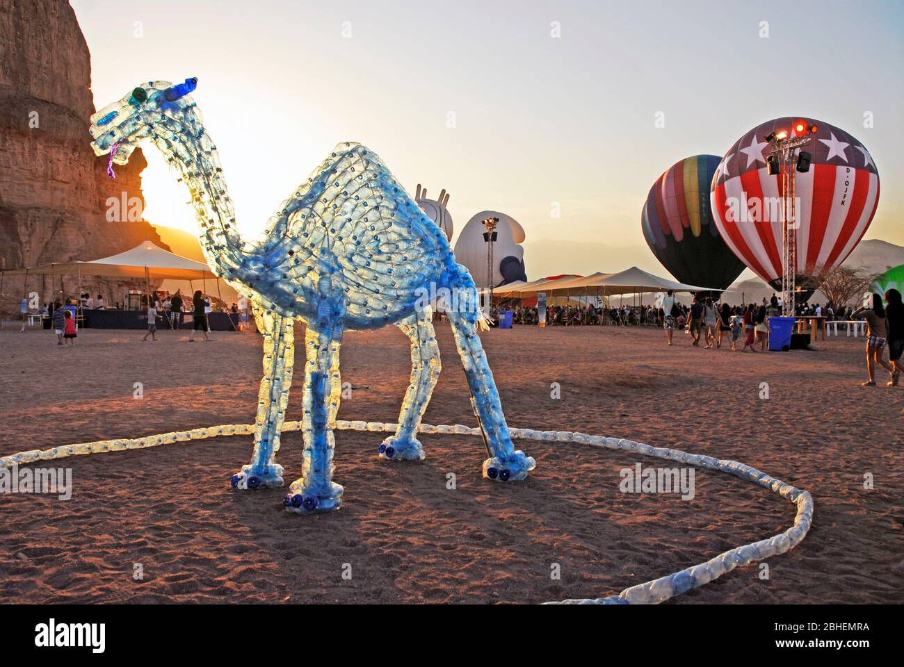 Kamel aus recycelten Plastikflaschen, Timna, Israel Stockfoto