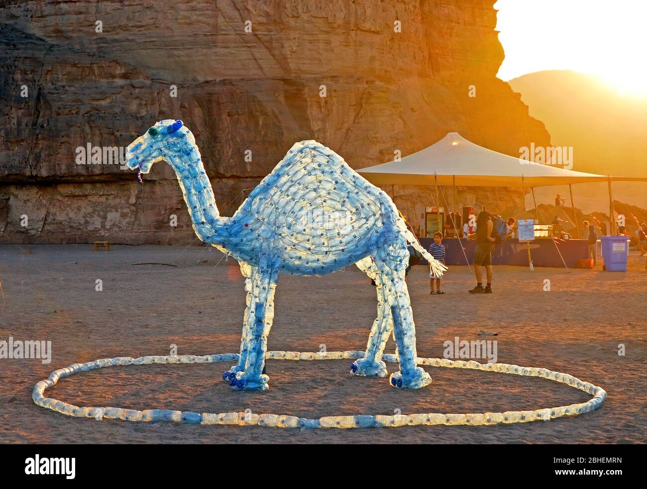 Kamel aus recycelten Plastikflaschen, Timna, Israel Stockfoto