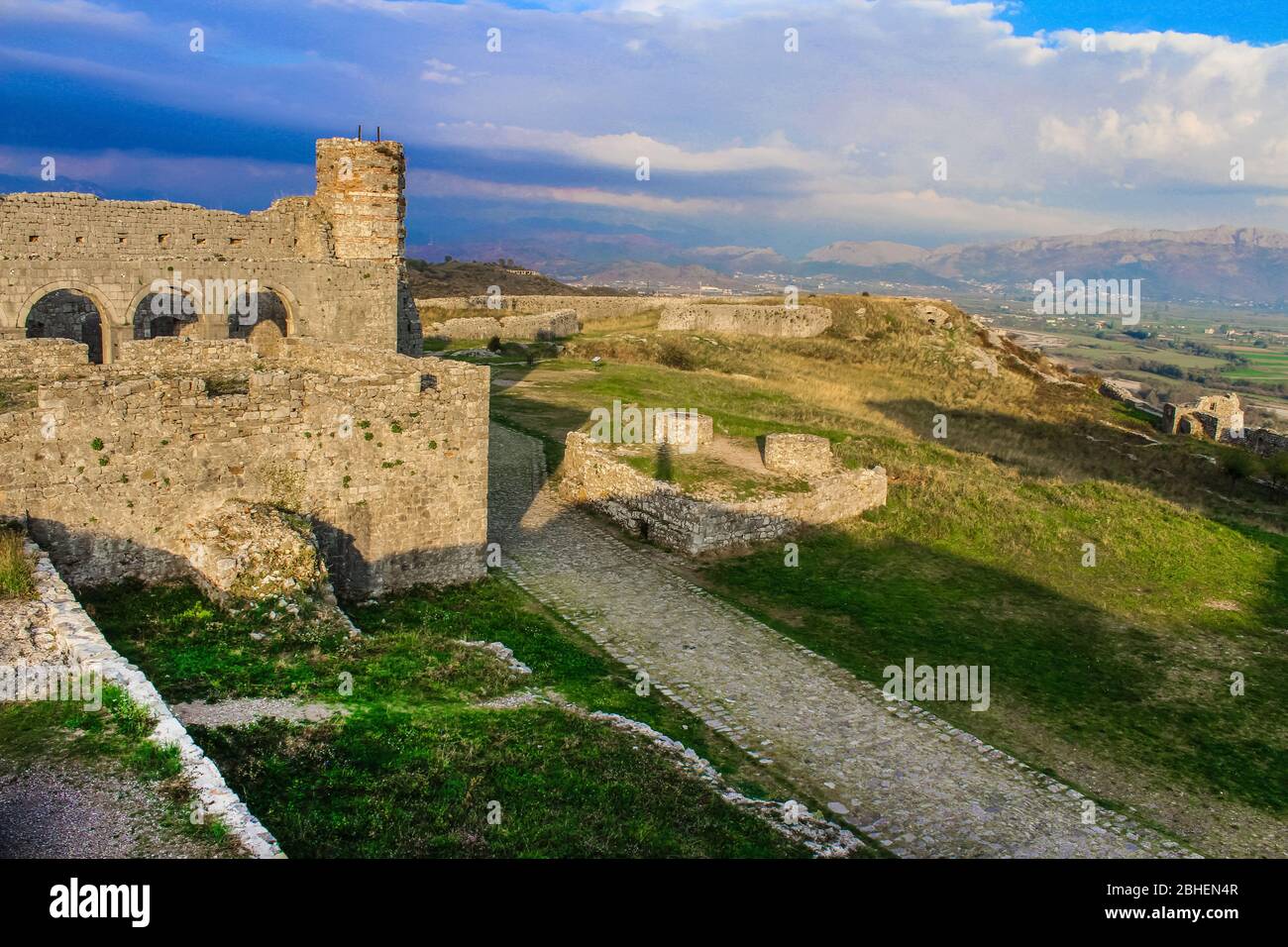 Schöne Vogelperspektive auf Ruinen von Rozafa Castle in Shkoder, Albanien Stockfoto