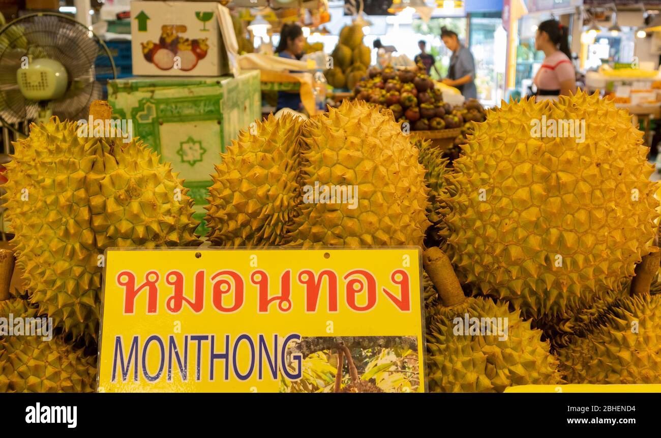 Bangkok, Thailand - 3. März 2020: Monthong Durian Fruit zum Verkauf in einem Markt in Bangkok, Thailand Stockfoto