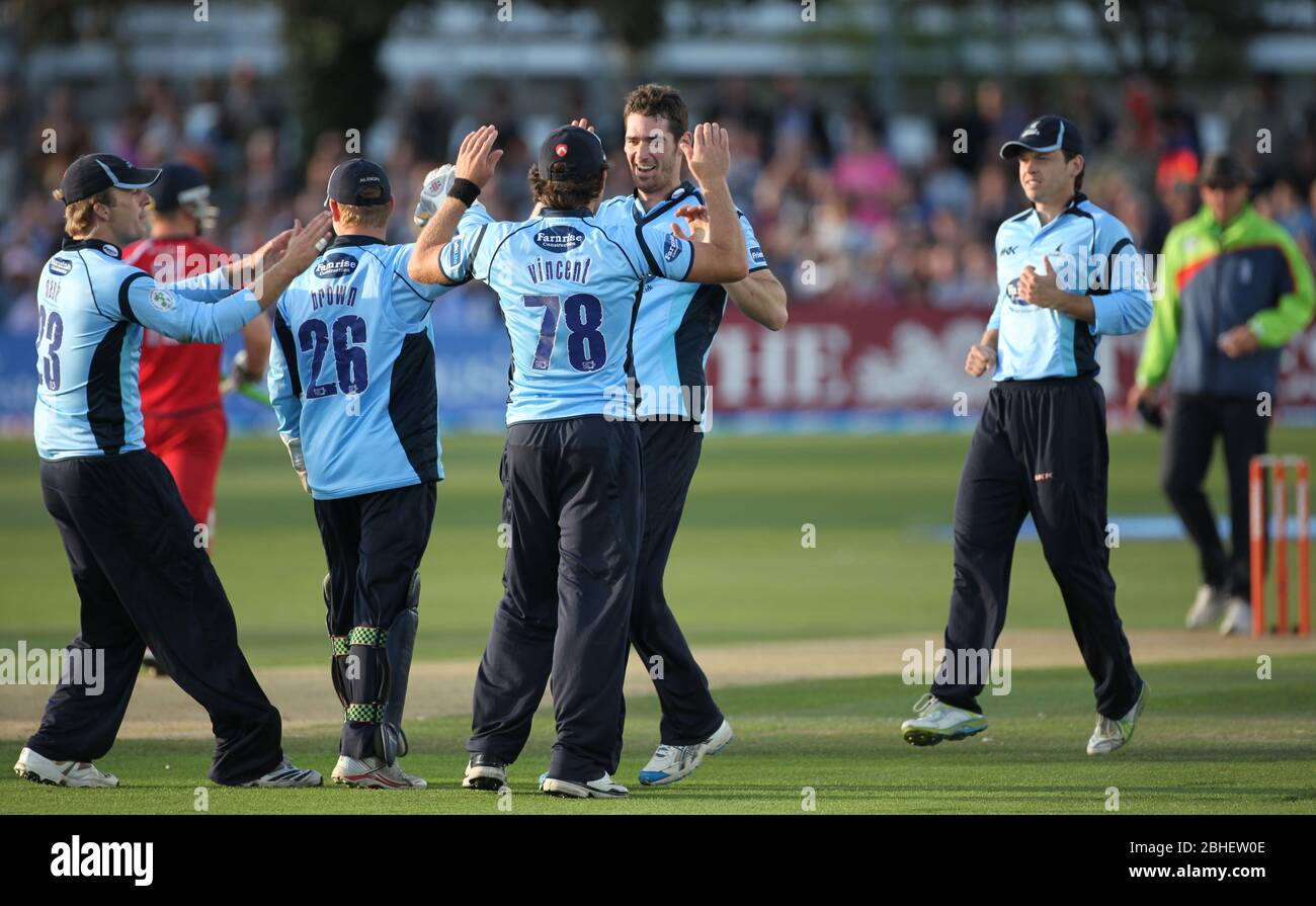 Lou Vincent [78] feiert, nachdem Chris Liddle Steven Crofts Wicket während des Friends Life T20-Matches zwischen Sussex und Lancashire auf dem County Ground in Hove übernimmt. August 2011. James Boardman / TELEAUFNAHMEN Stockfoto