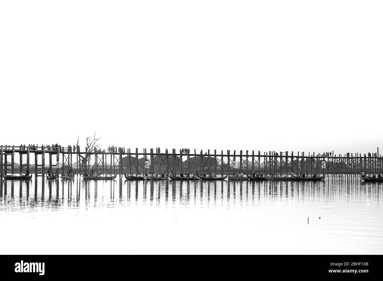 U Bein Brücke, über den Taungthaman See in der Nähe von Amarapura Mandalay, Myanmar Stockfoto