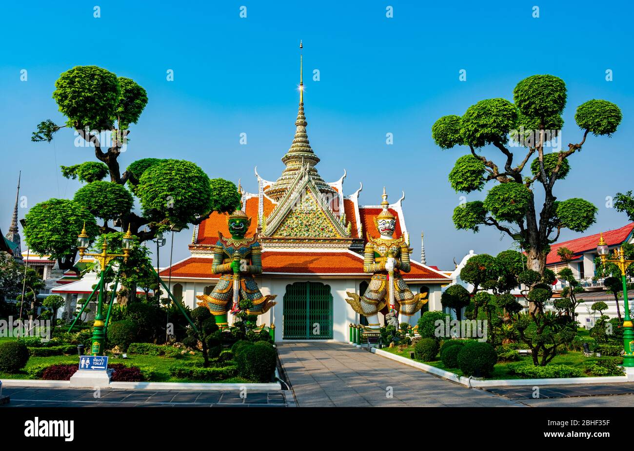 Thailandia, Bangkok - 12. januar 2019 - Wat Arun, Eingang zur Ordinationshalle Stockfoto