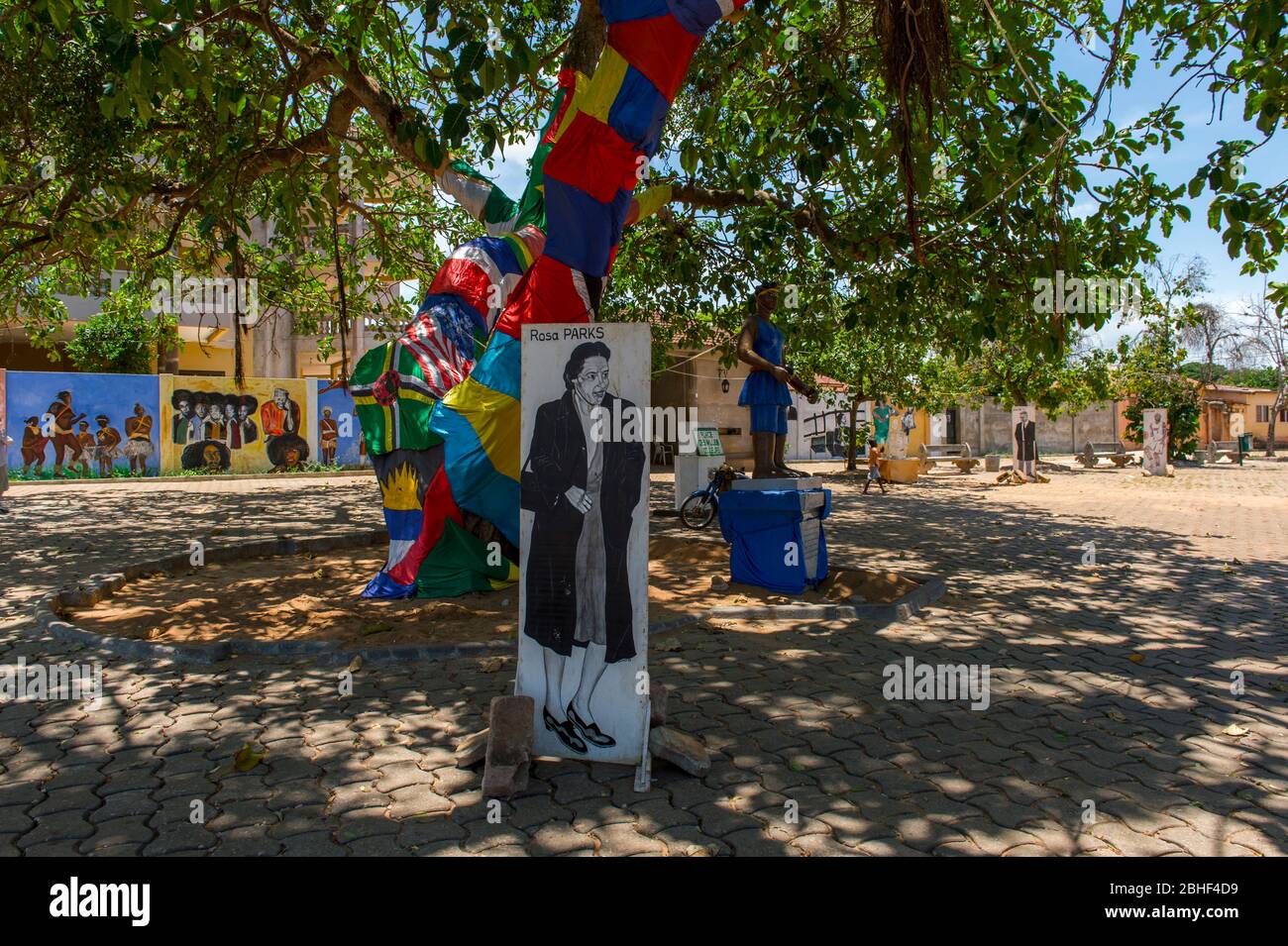 Historischer Ort, an dem die Sklaven mit Rosa Parks-Zeichen in Ouidah, Benin, versteigert wurden. Stockfoto