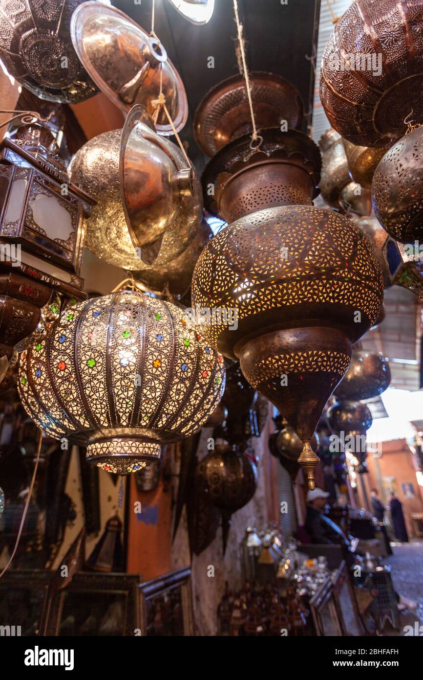 Lampen-Shop in Souks und Medina von Marrakesch, Marokko Stockfotografie -  Alamy