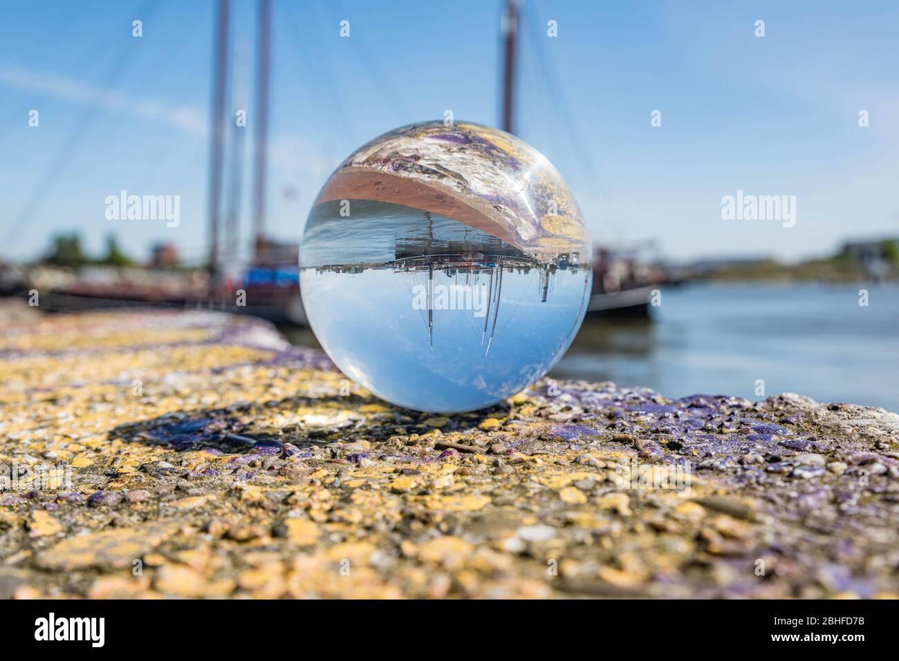 Holland, April 2020, Amsterdam, farbenfrohe Szenen auf der NDSM werf mit ihren Kranichen und Graffiti im Norden von Amsterdam in der Nähe des ij in der Amste Stockfoto