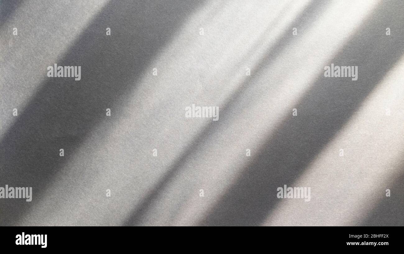 Diagonale Schatten auf blauem dunkelgrauem Papier. Abstrakter Backgorund. Stock Foto. Stockfoto