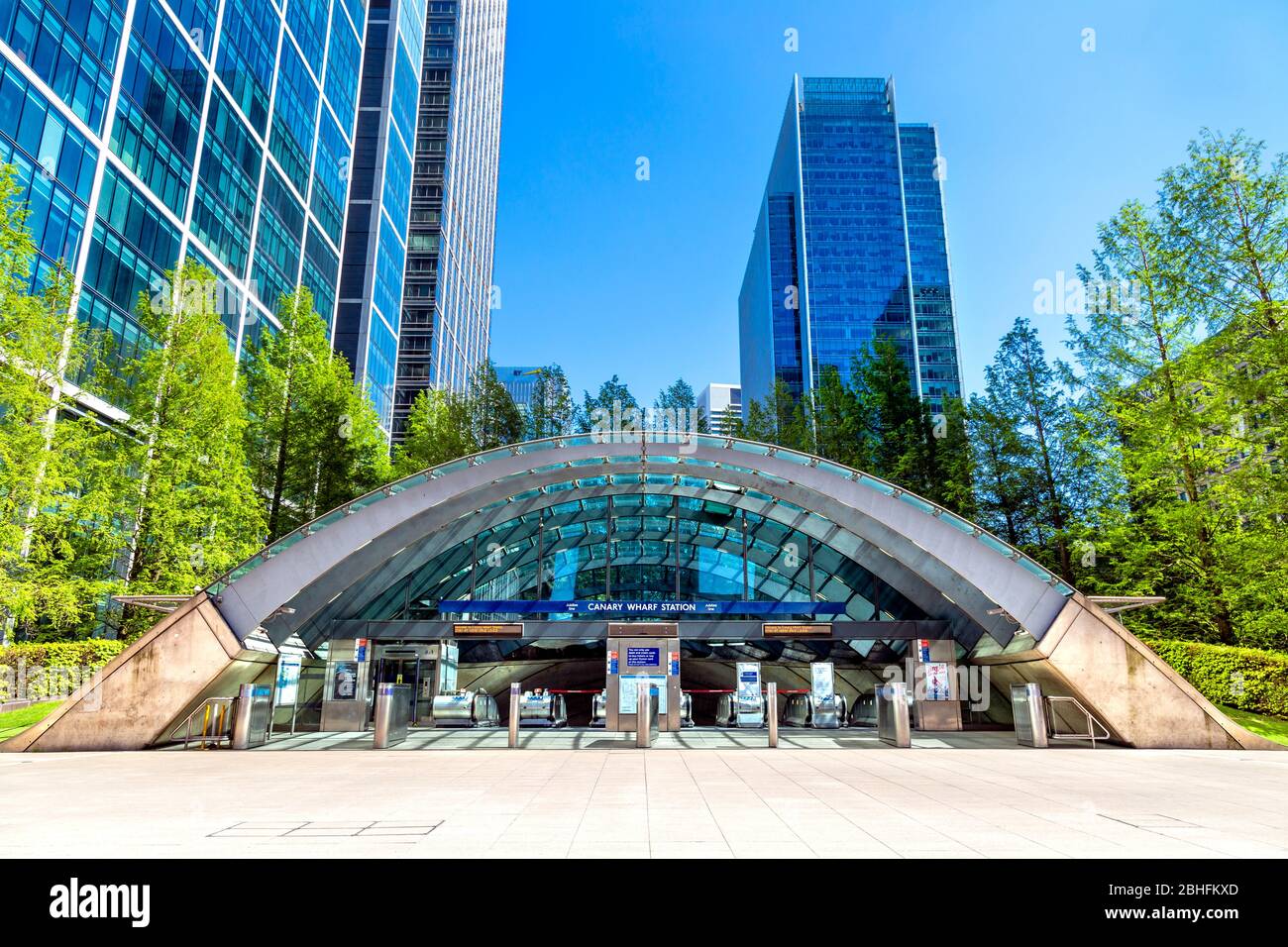 Eingang zur Canary Wharf U-Bahn Station von Reuters Plaza, London, Großbritannien Stockfoto