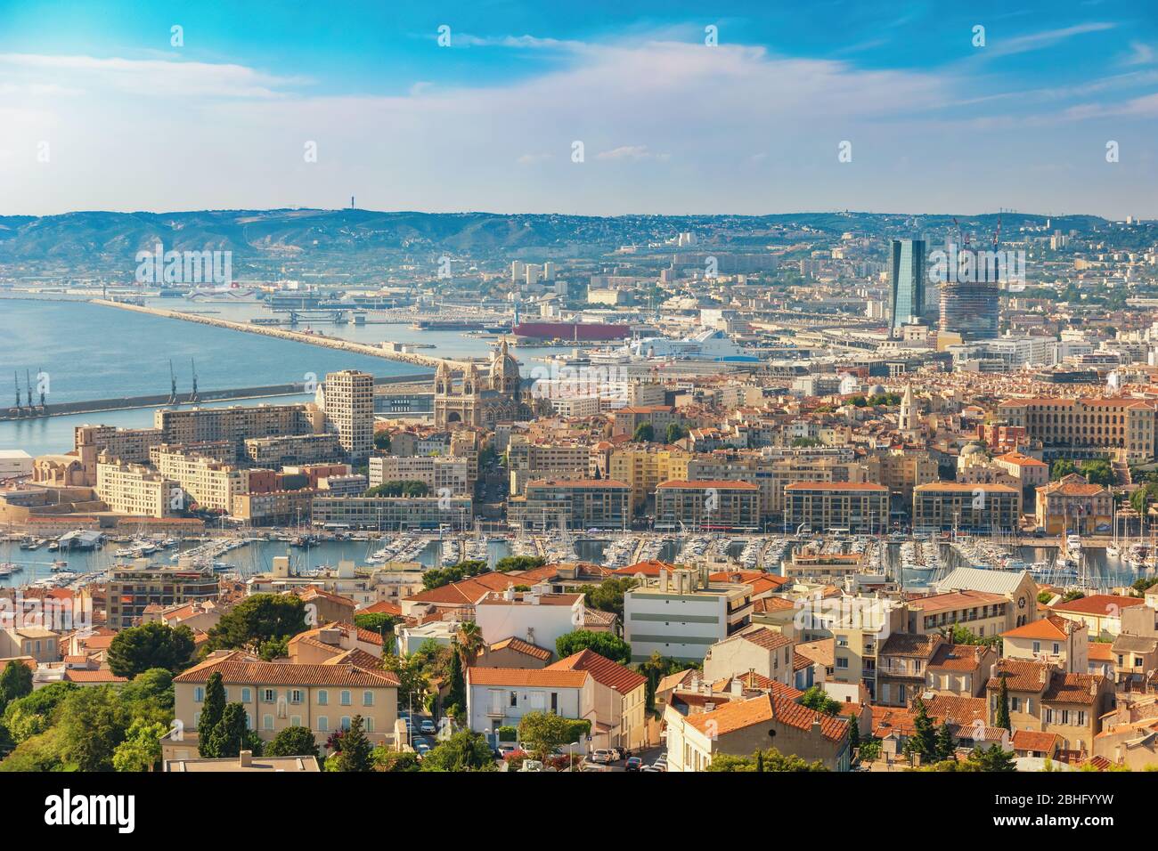 Skyline von Marseille France am Vieux Port Stockfoto