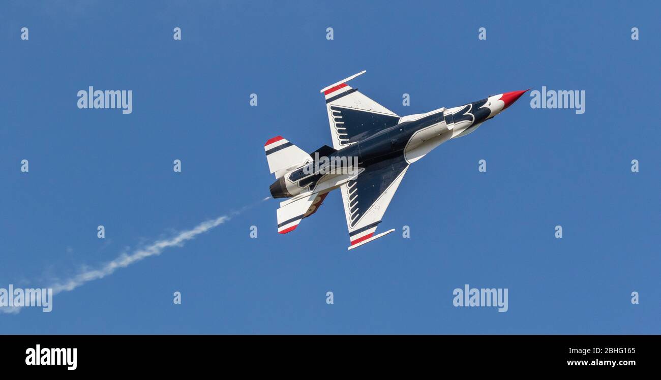 US Air Force Thunderbirds Präzisionsflugteam bei 2019 Wings Over Houston im Ellington Field in Houston, Texas. Stockfoto