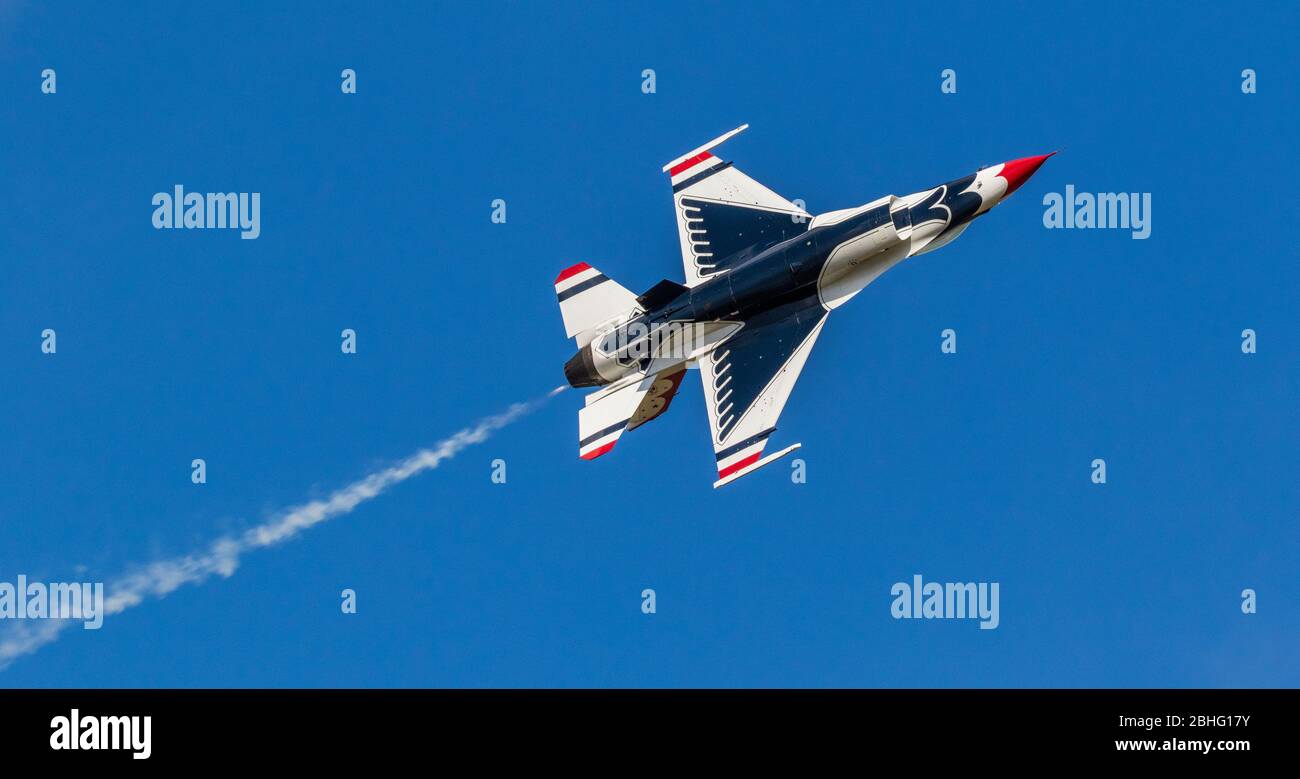 United States Air Force Thunderbirds bei der Vorführung ihrer Präzisionsflüge auf 2019 Wings Over Houston, Houston, Texas. Stockfoto
