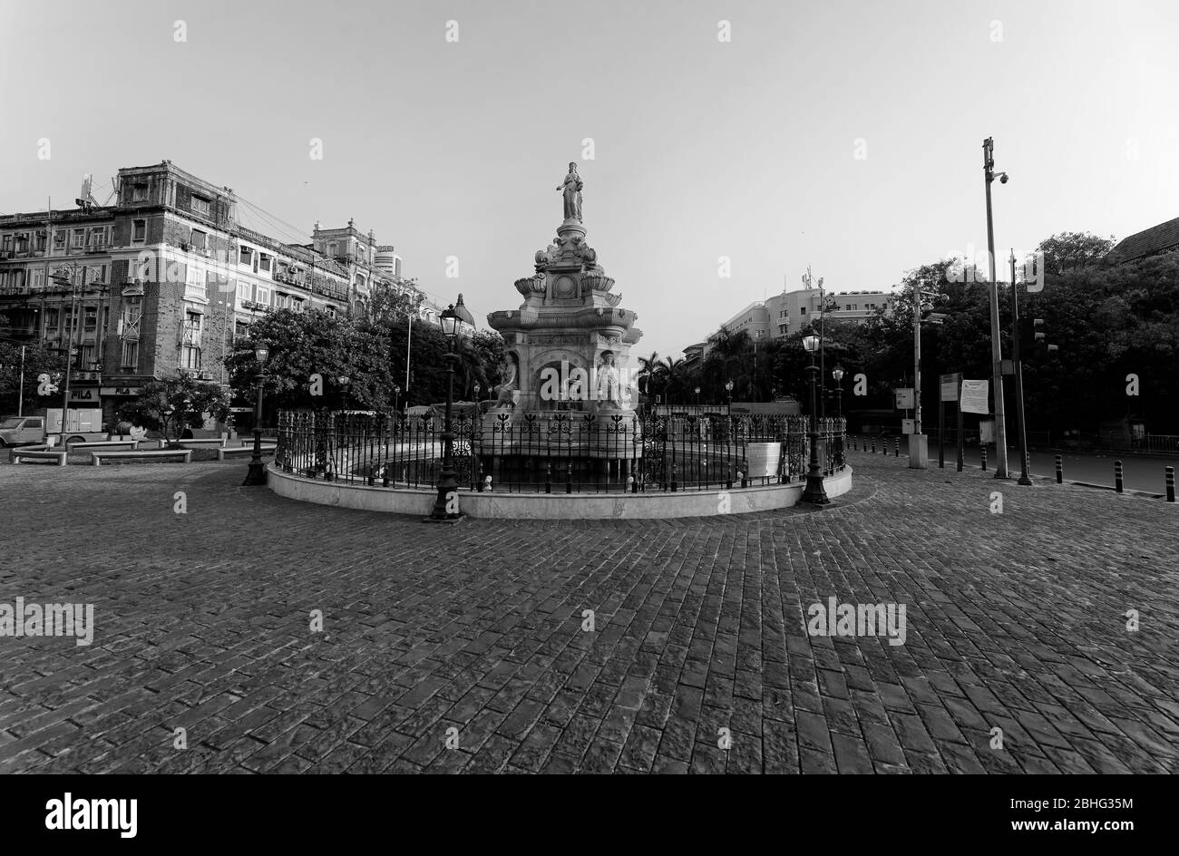 Deserted Flora Fountain Area, am Hutatma Chowk (Martyr's Square), ist ein architektonisches Denkmal mit Ornamenten in Mumbai, Indien. Stockfoto