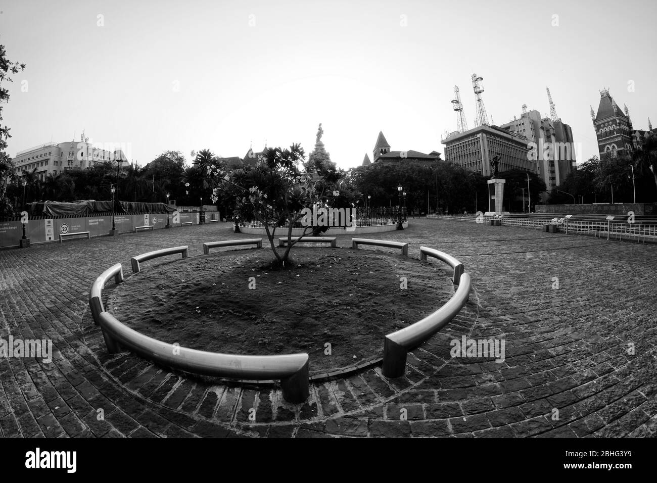 Deserted Flora Fountain Area, am Hutatma Chowk (Martyr's Square), ist ein architektonisches Denkmal mit Ornamenten in Mumbai, Indien. Stockfoto