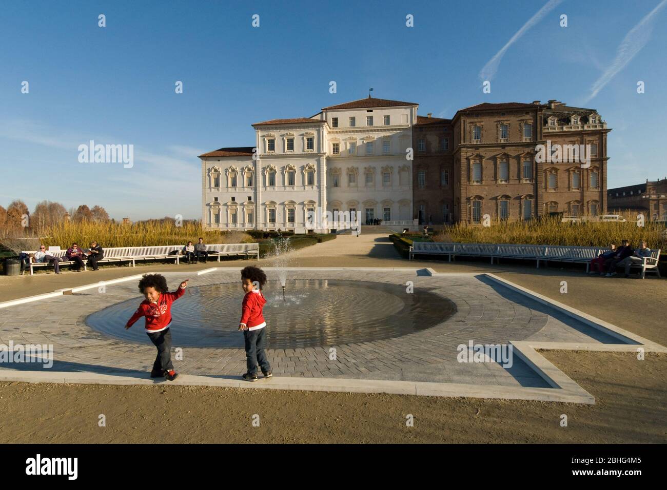 VENARIA, ITALIEN - Dezember 2011: Die Gärten des königlichen Palastes von Venaria Stockfoto