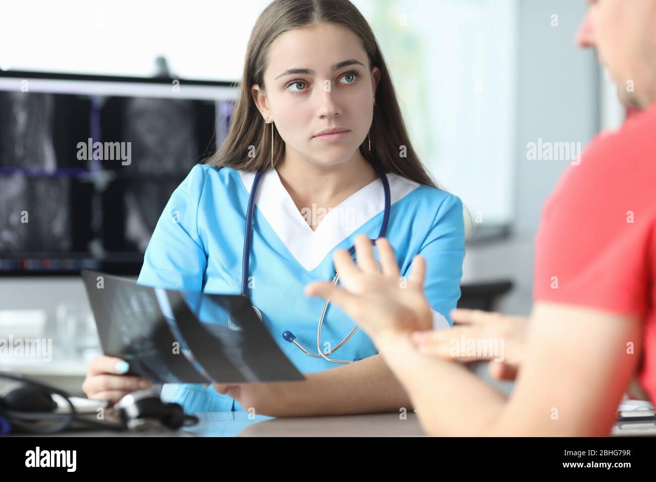 Gebrochener Handknochen und medizinischer Termin Stockfoto Gebrochener Handknochen und medizinischer Termin Stockfoto