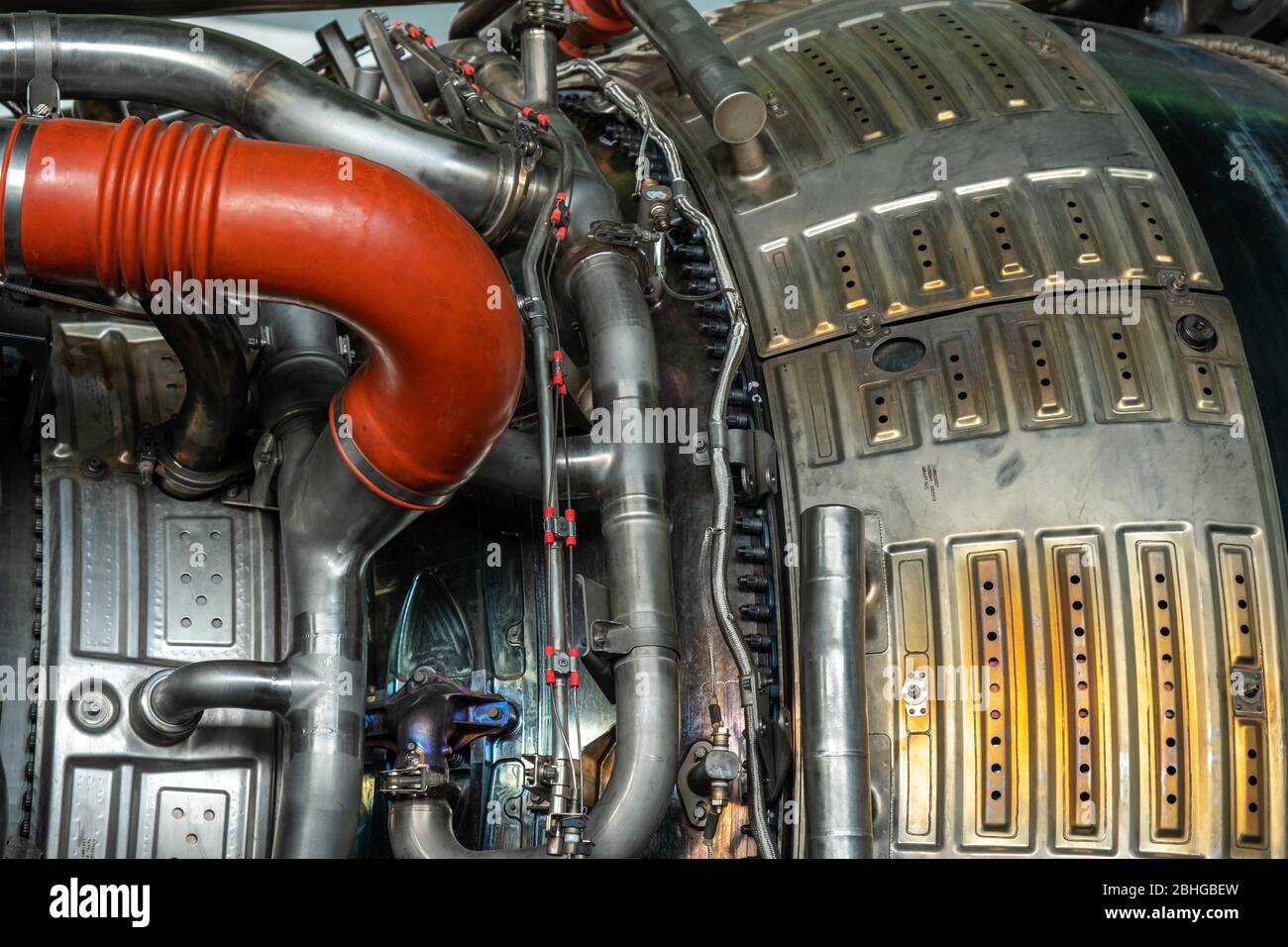 Gasturbine oder ein Düsentriebwerk ist ein Kraftwerk des Flugzeugs, um in der Luft zu fliegen.Zerlegen des Motors während der Reparatur und Wartung. Stockfoto