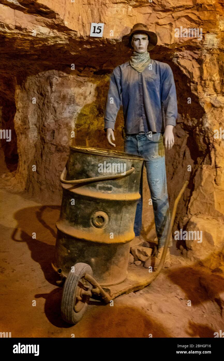 Coober Pedy, South Australia, Australien. Coober Pedy ist eine Stadt im Norden von Südaustralien, 846 km (526 mi) nördlich von Adelaide auf dem Stuart Highway. I Stockfoto