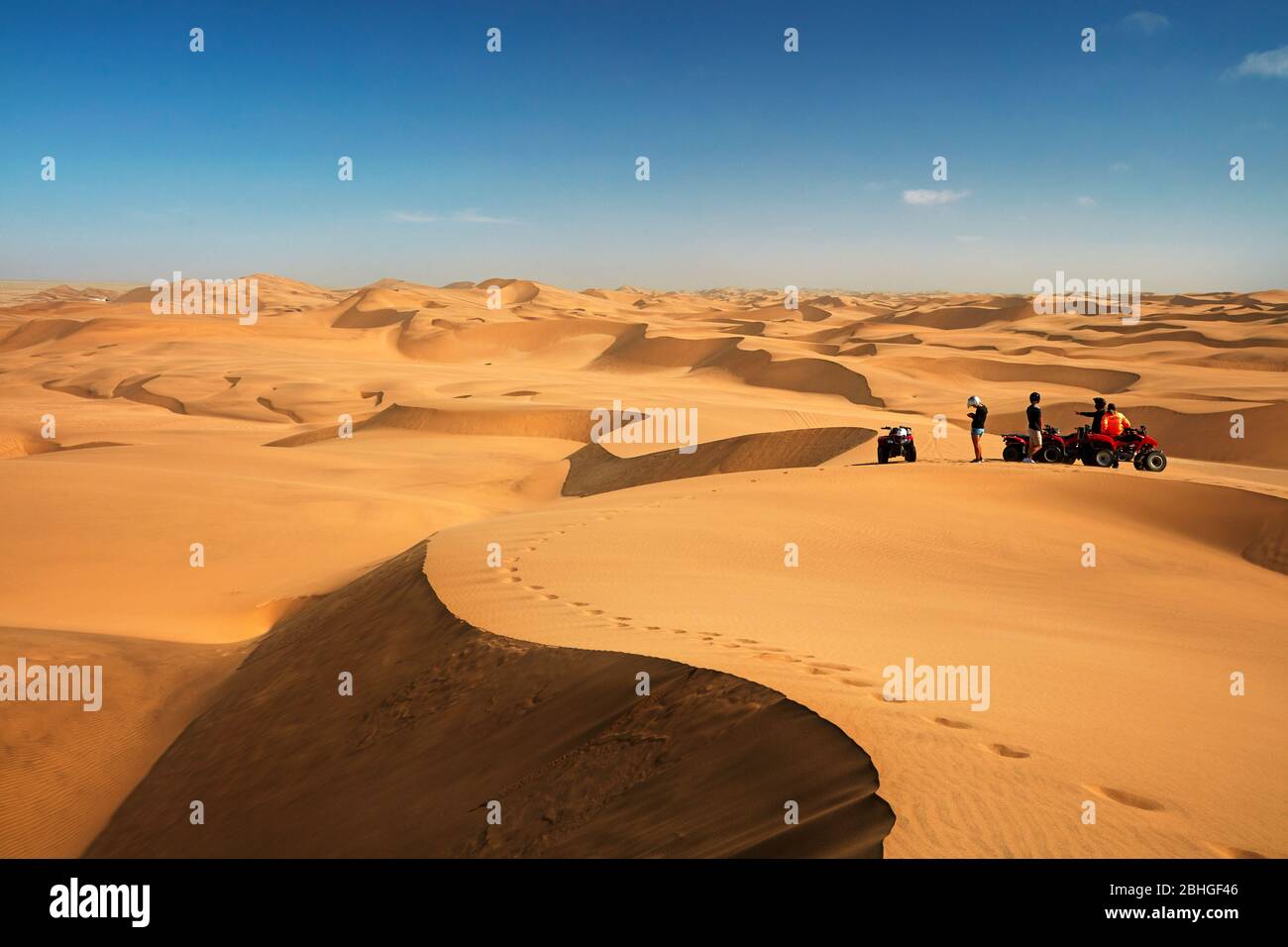 Quad-Bikes auf Sanddünen in der Nähe von Swakopmund, Namibia, Afrika Stockfoto