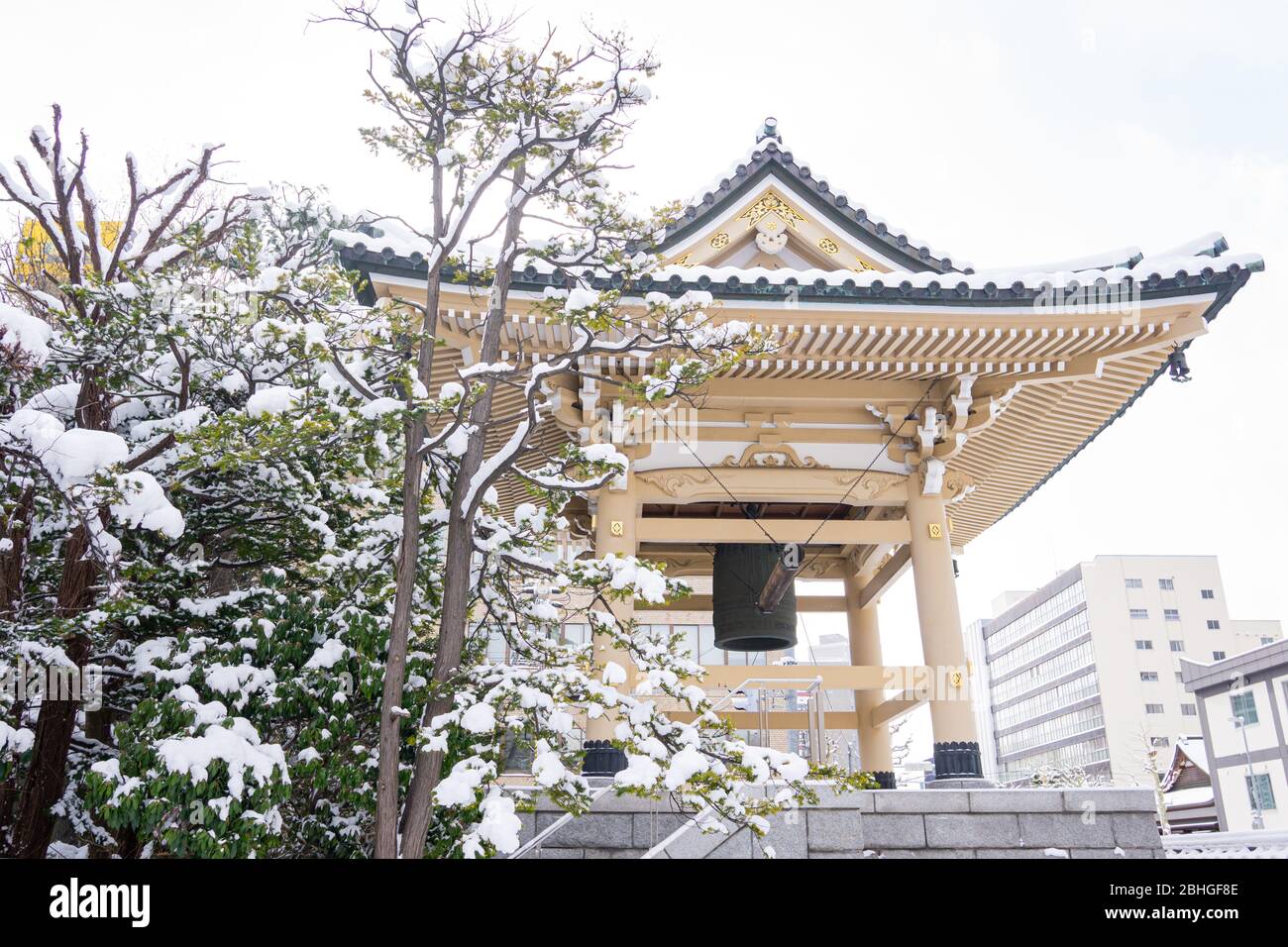 Jodoshu Shinzenko Tempel in der Suzukino Stadt, Hokkaido. Der Tempel wurde 1884 erbaut, ein alter Tempel in der Stadt. Es ist ein allgegenwärtiges in der Stadt s Stockfoto