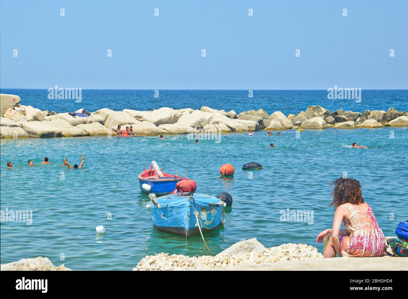 Bild der Stadt Molfetta, direkt am Meer Stockfoto