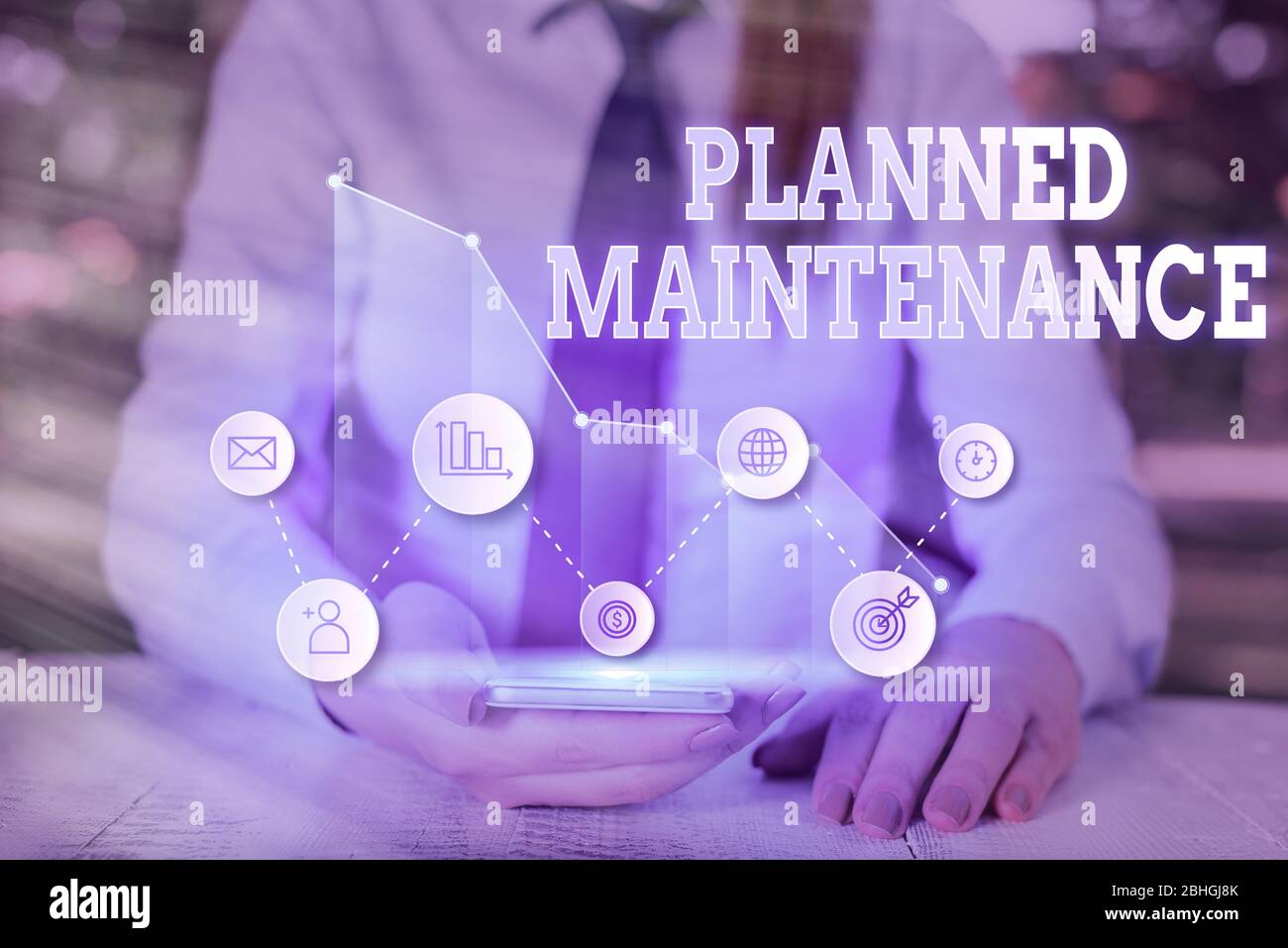 Schreiben einer Notiz mit der geplanten Wartung. Geschäftskonzept für regelmäßige Kontrollen Stockfoto