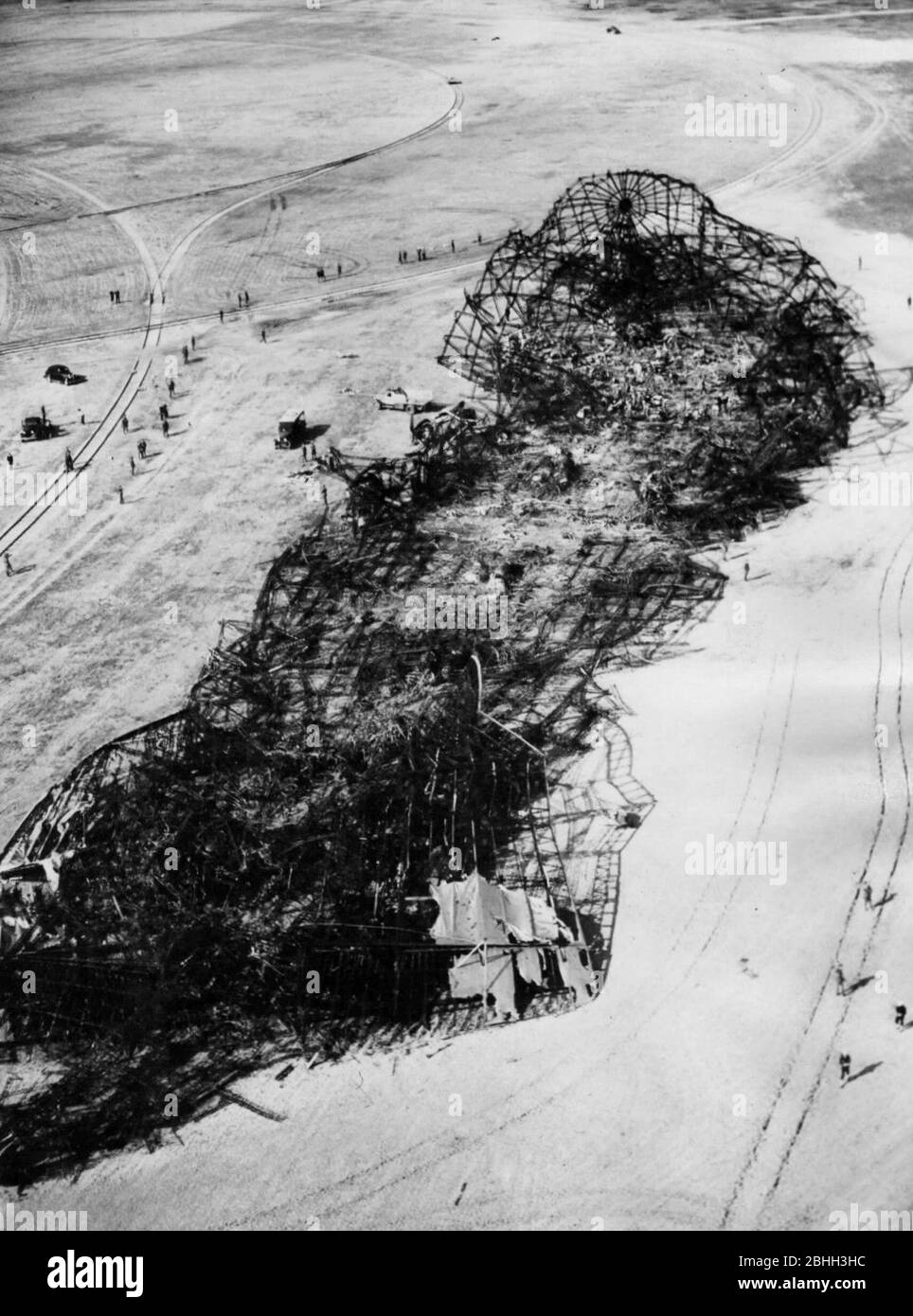 Hindenburg-Katastrophe. Ein deutsches Passagierschiff LZ 129 Hindenburg fing Feuer und wurde beim Anlegeversuch am Naval Air Station Lakehurst, 6. Mai 1937, zerstört Stockfoto