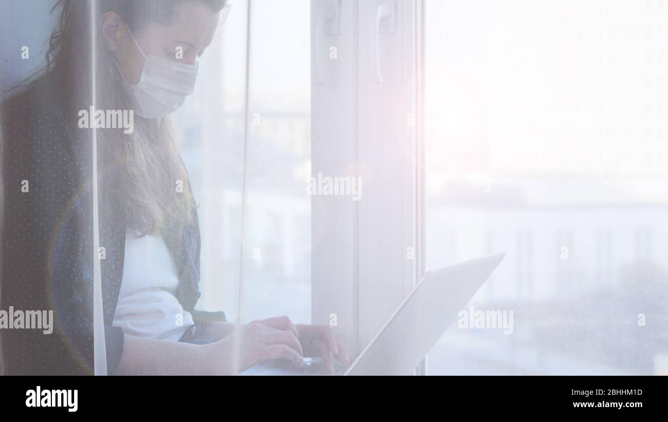 Frau von zu Hause aus arbeiten Stockfoto