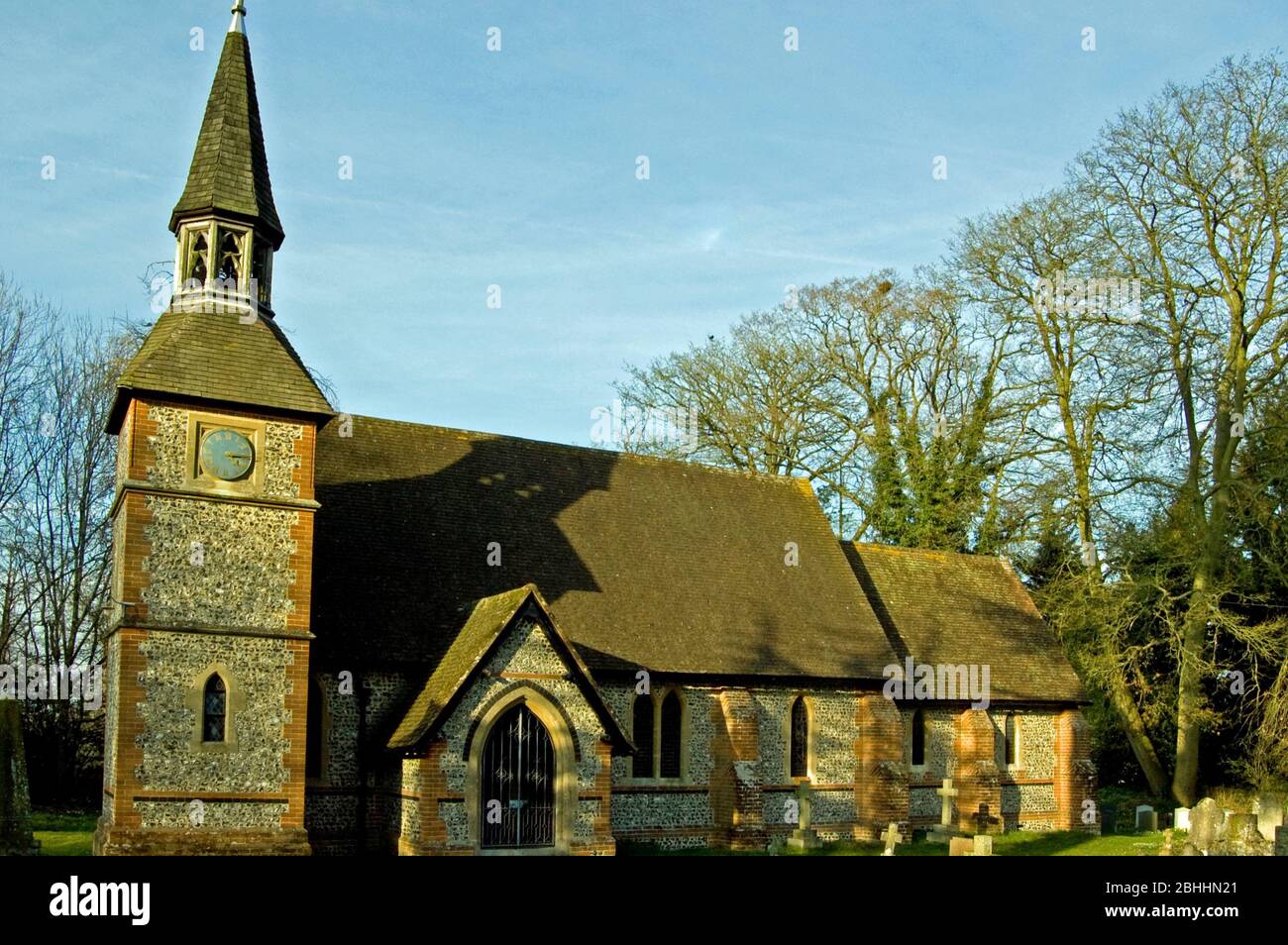Die kleine viktorianische Kirche Christ Church im Dorf Ramsdell in der Nähe von Basingstoke, Hampshire. Stockfoto