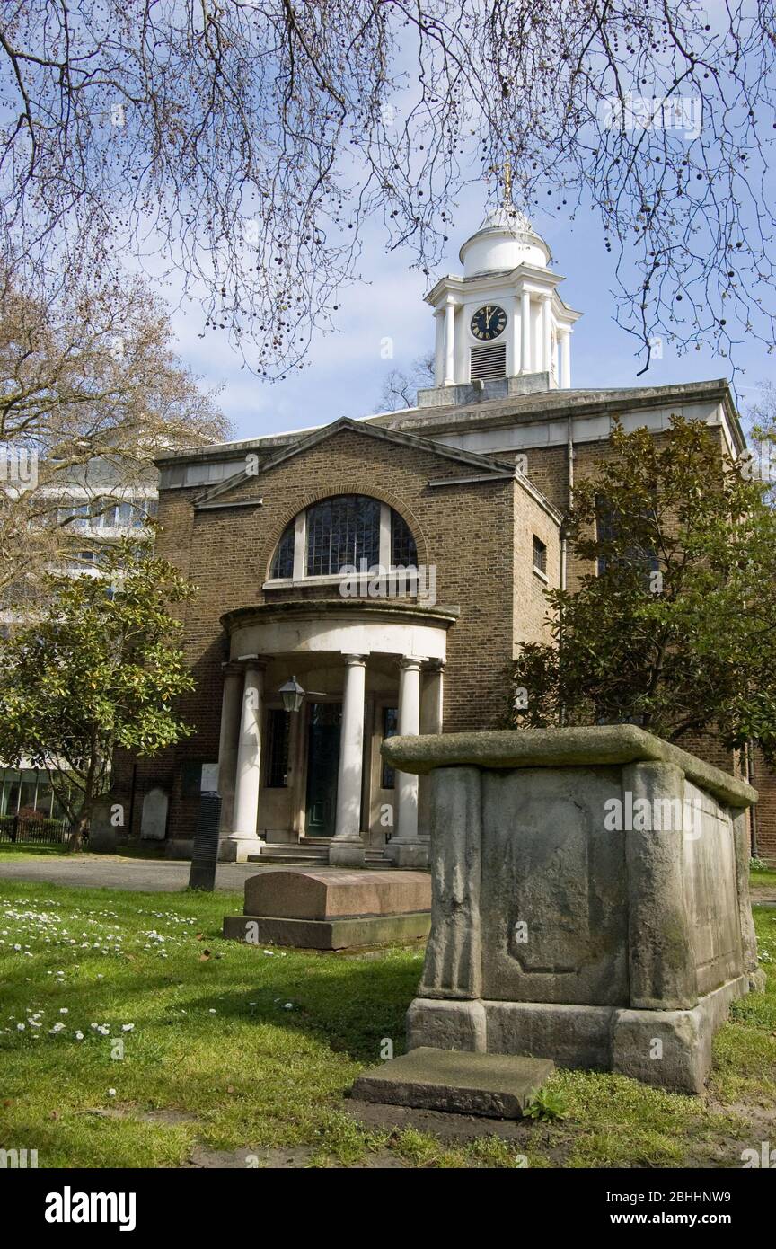 Die kleine georgianische Kirche St. Mary in Paddington, West London. Stockfoto